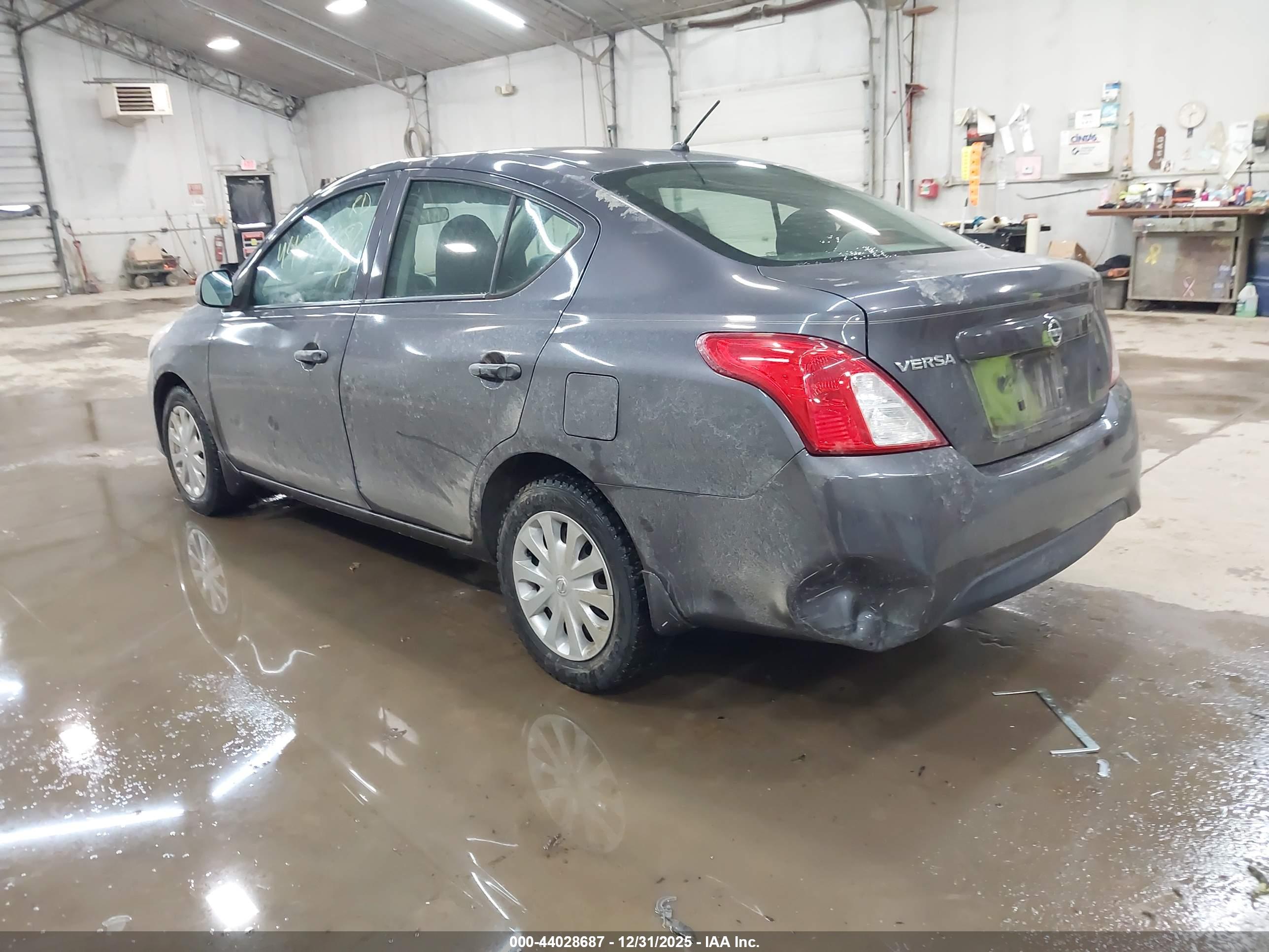 NISSAN VERSA image 3