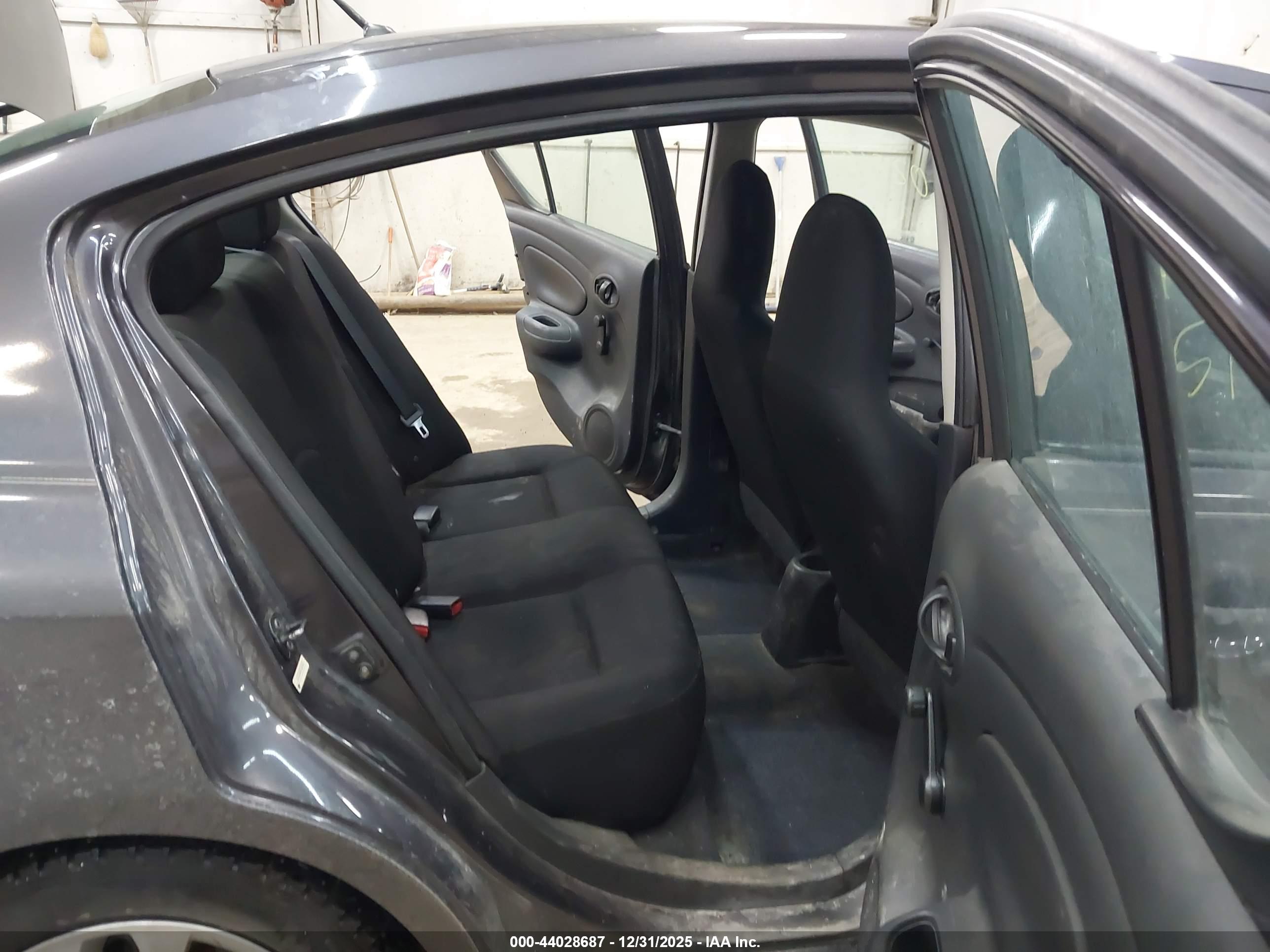 NISSAN VERSA image 8