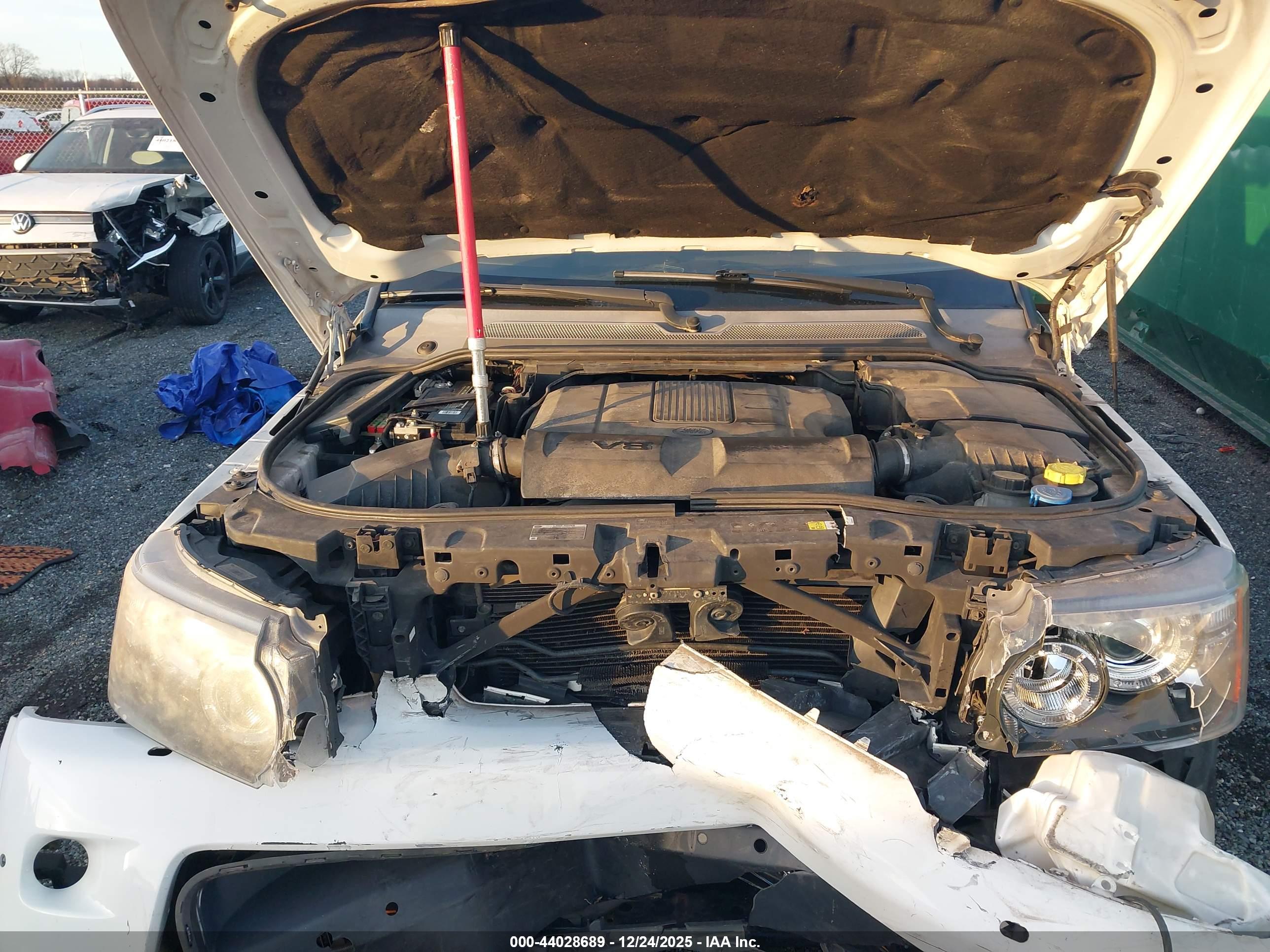 LAND ROVER image 10
