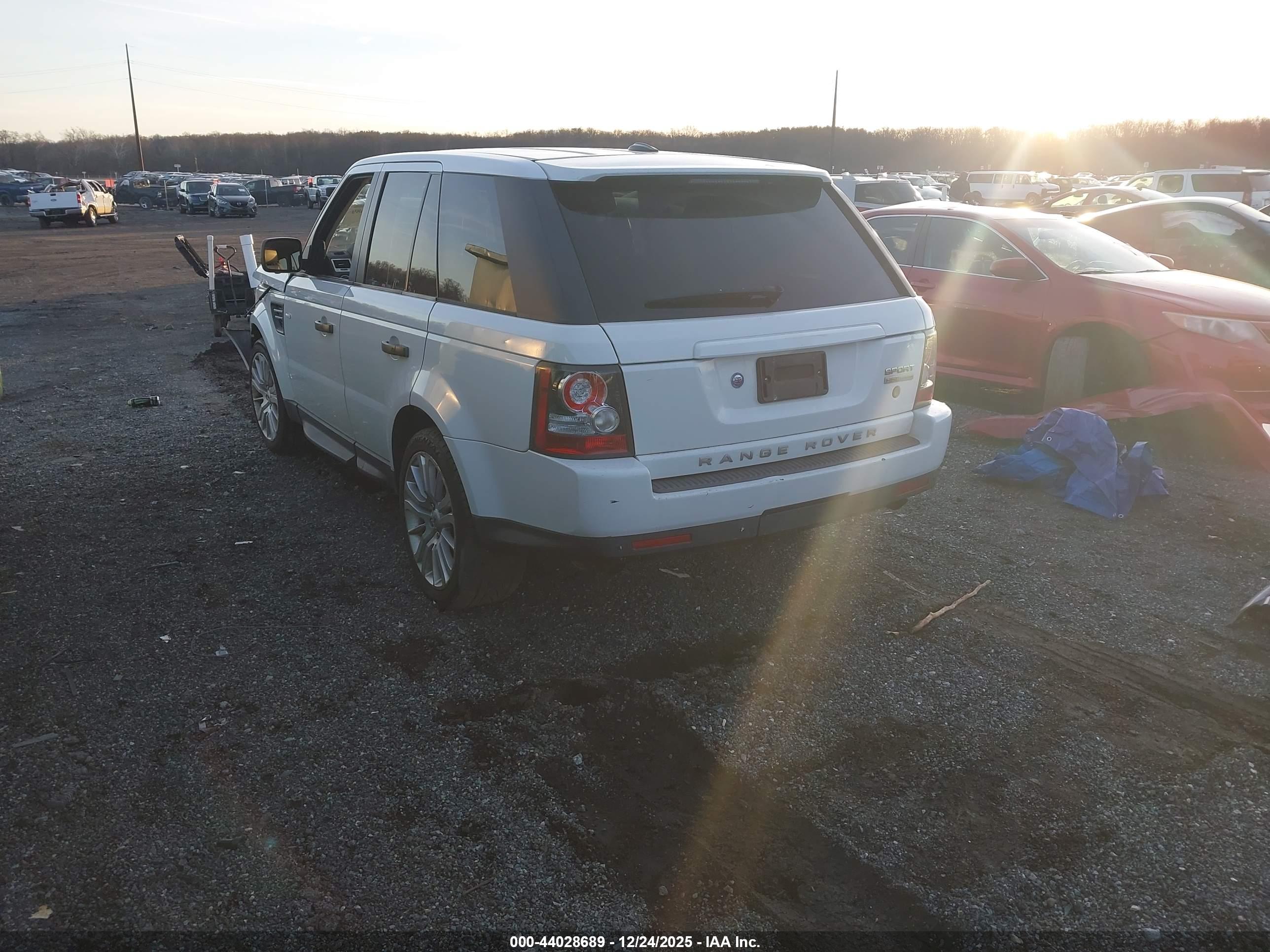 LAND ROVER image 3