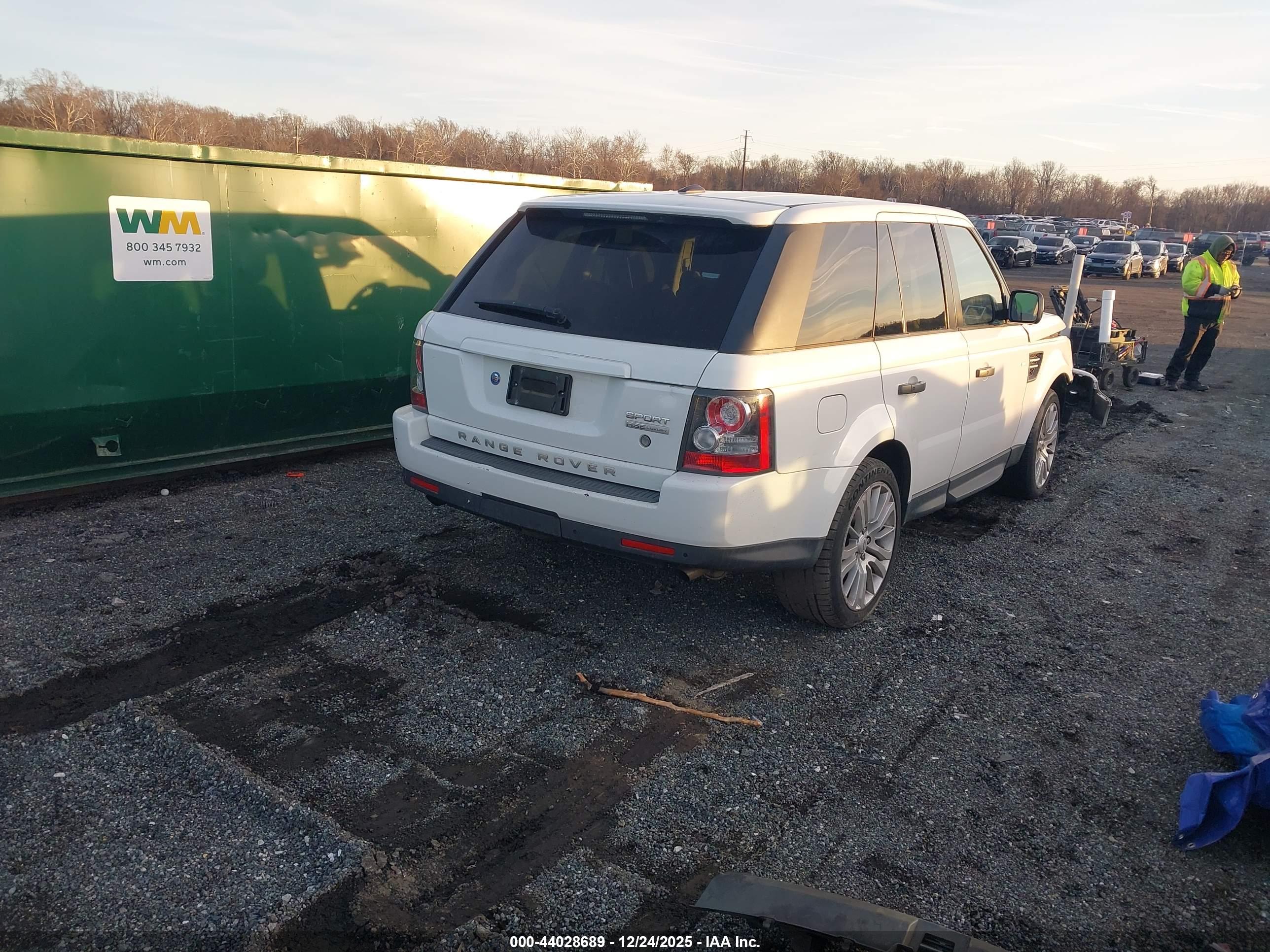 LAND ROVER image 4