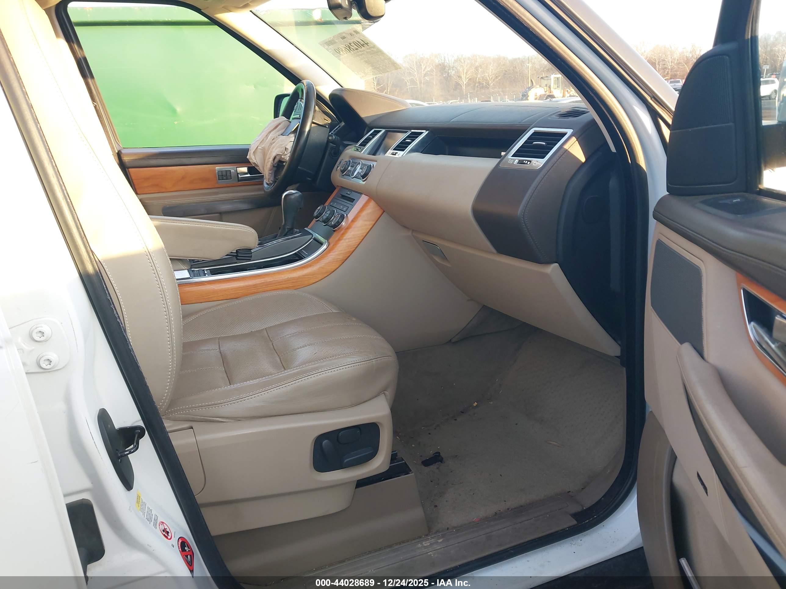 LAND ROVER image 5