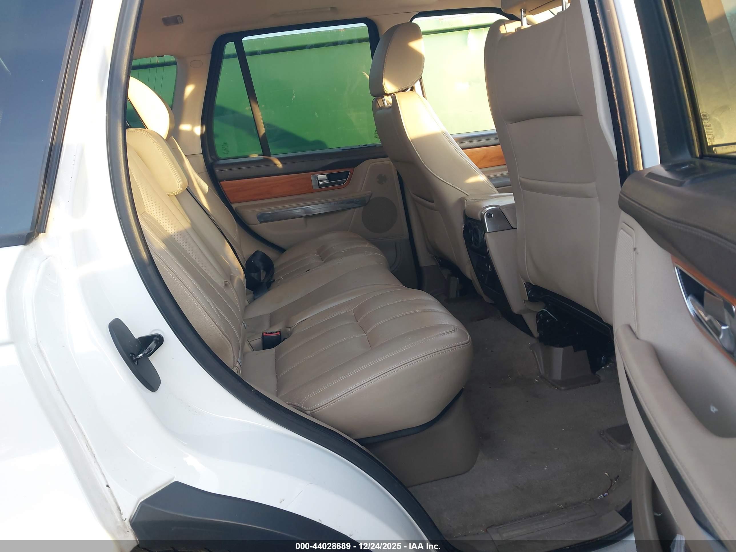 LAND ROVER image 8