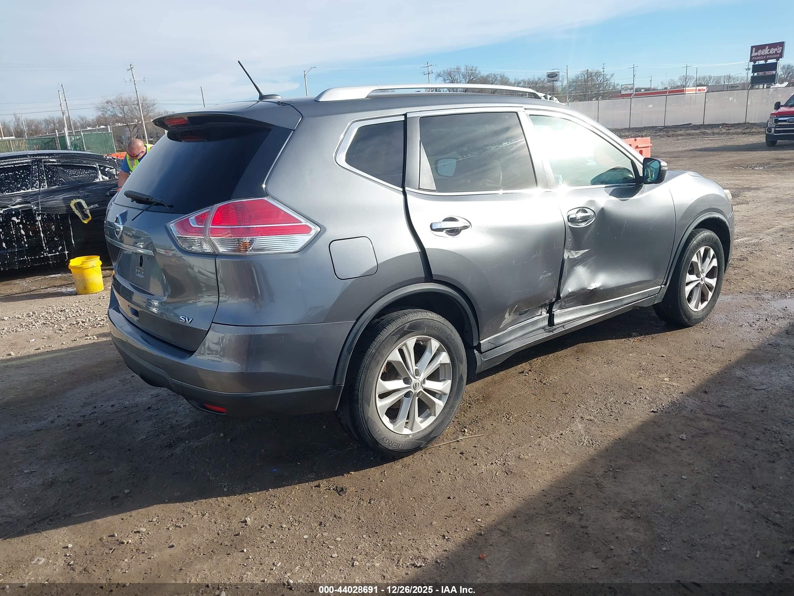 NISSAN ROGUE image 4