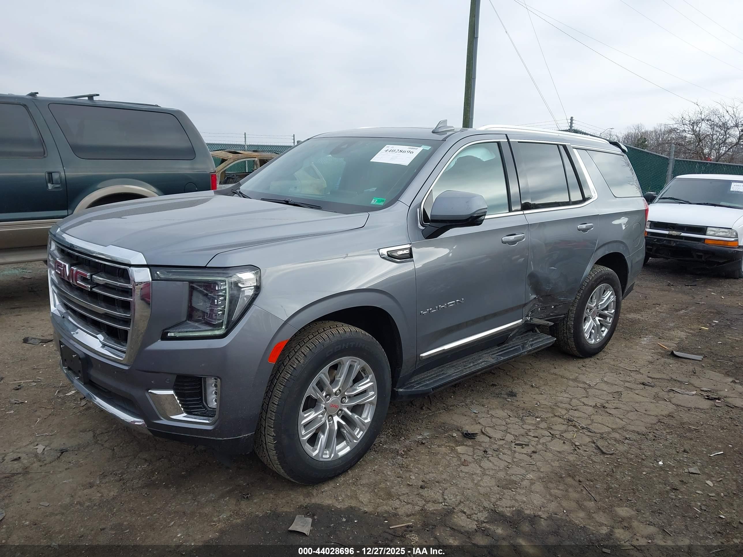 GMC YUKON image 2