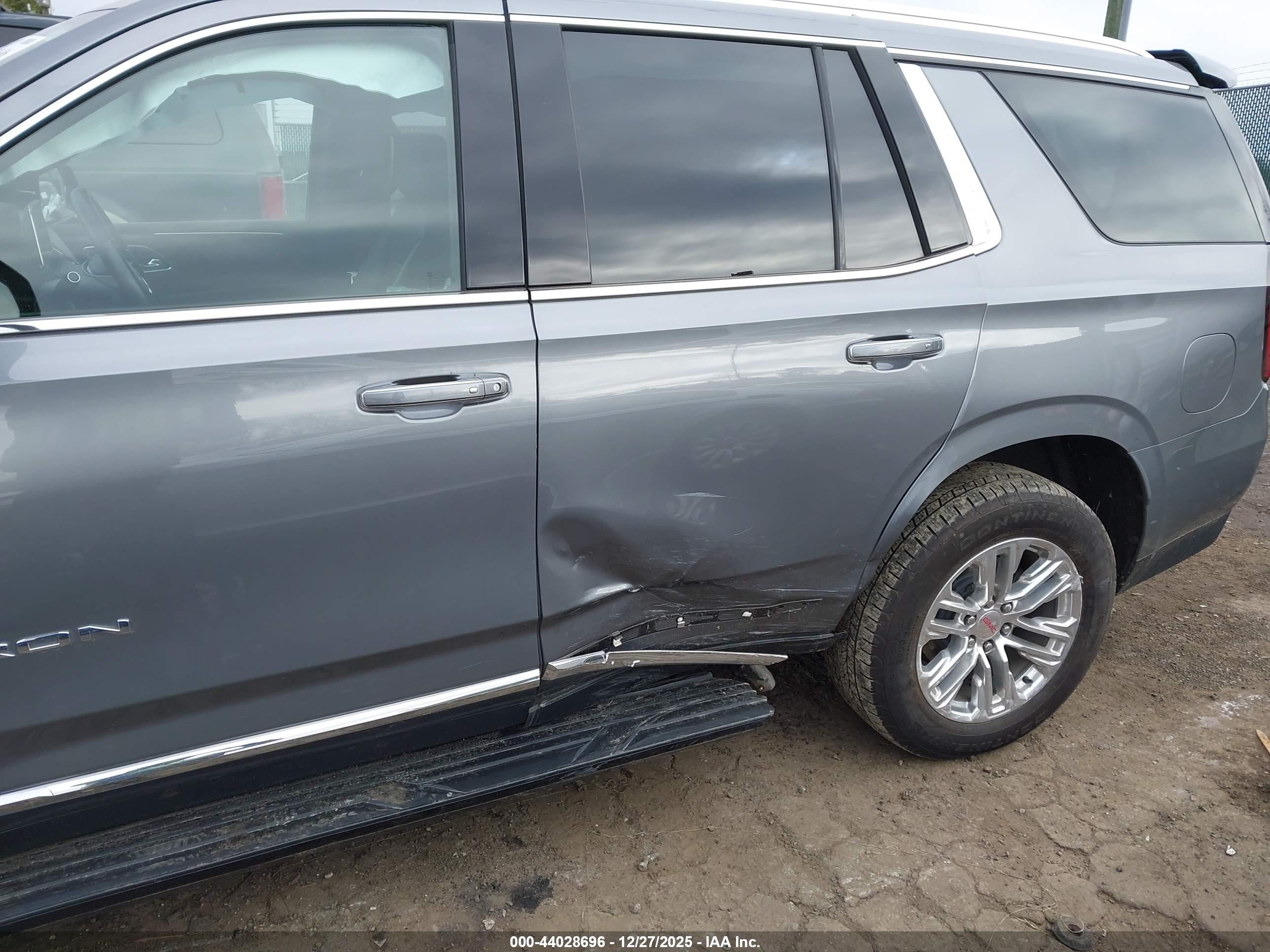 GMC YUKON image 6