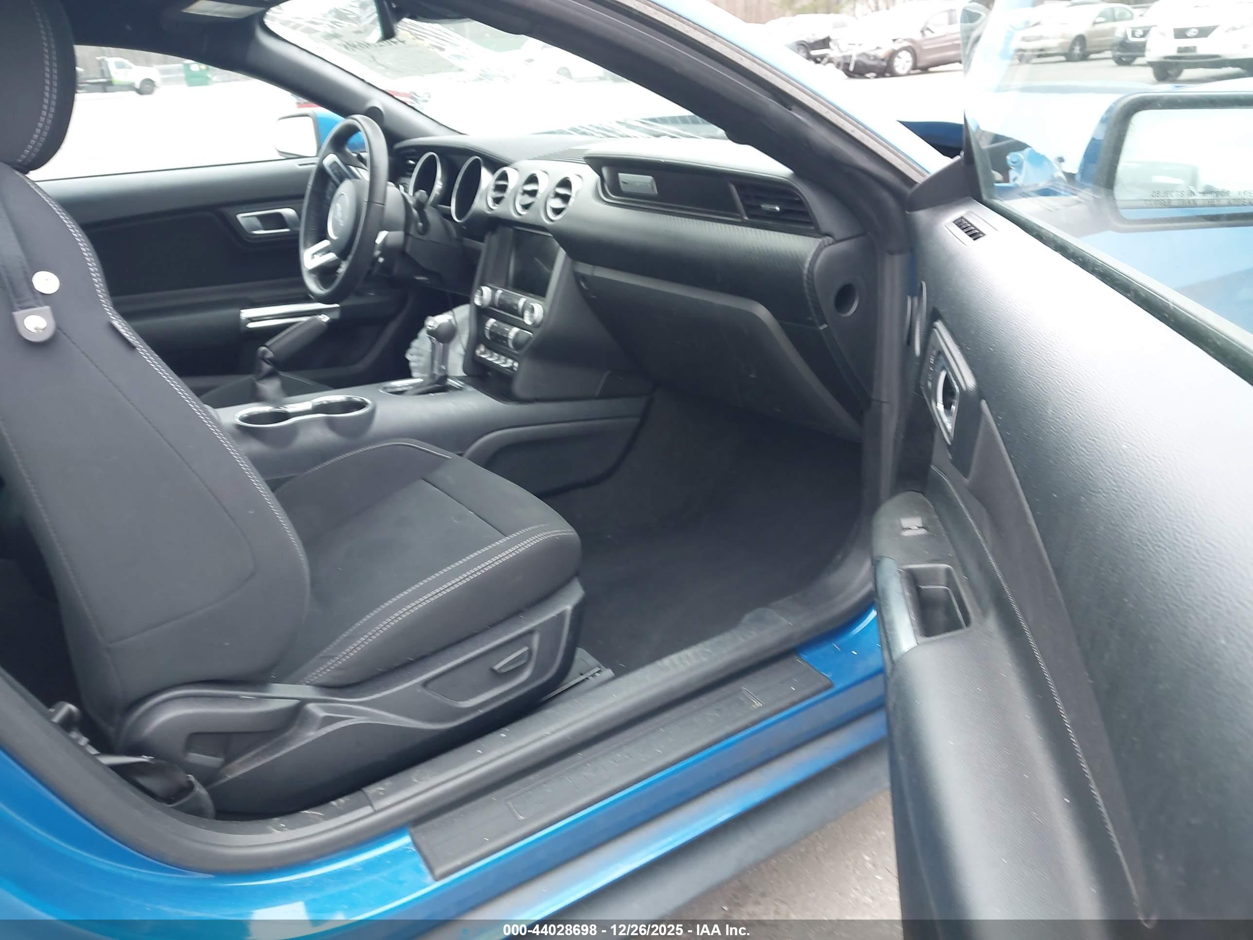 FORD MUSTANG image 5