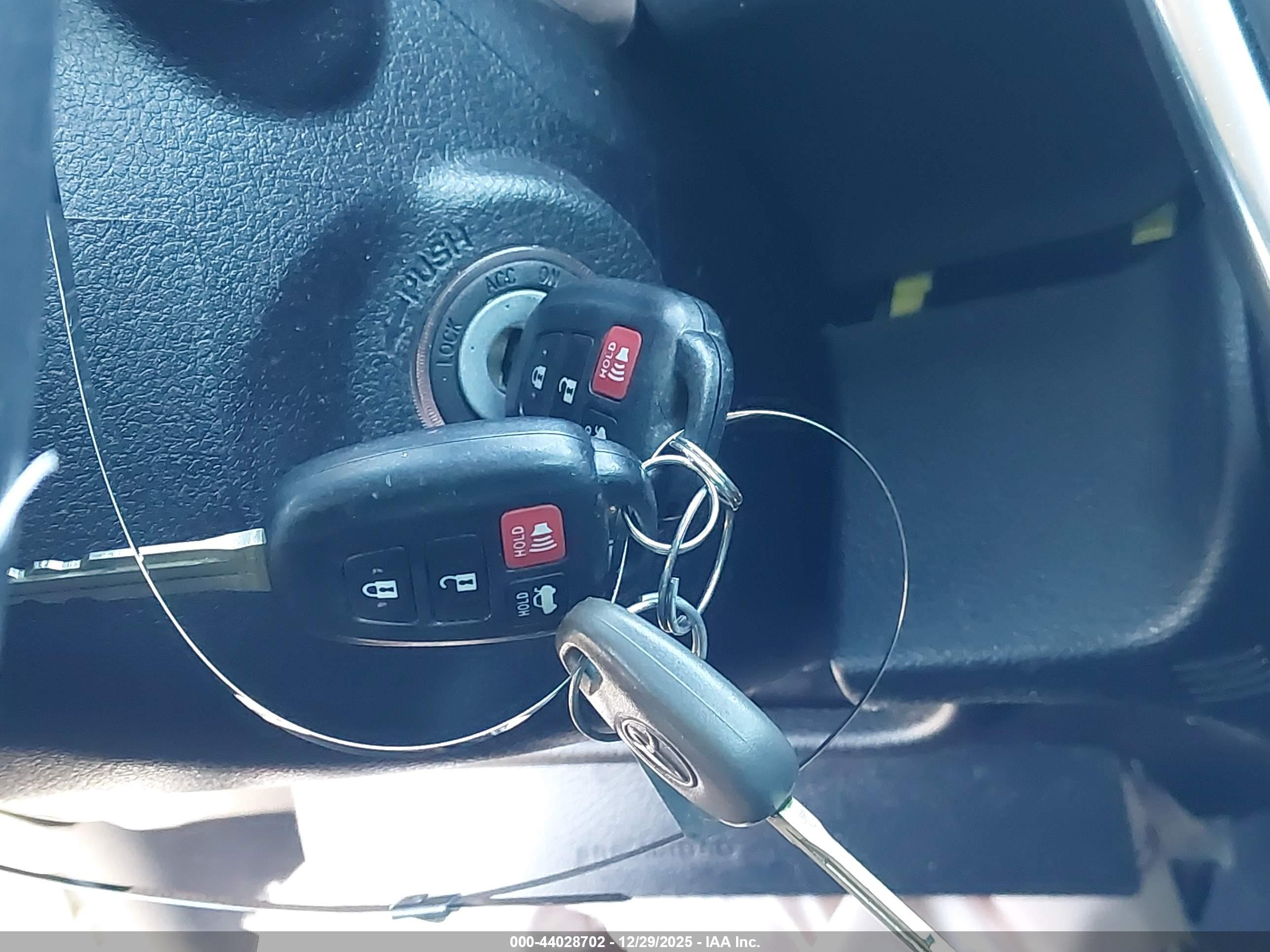 TOYOTA CAMRY image 11