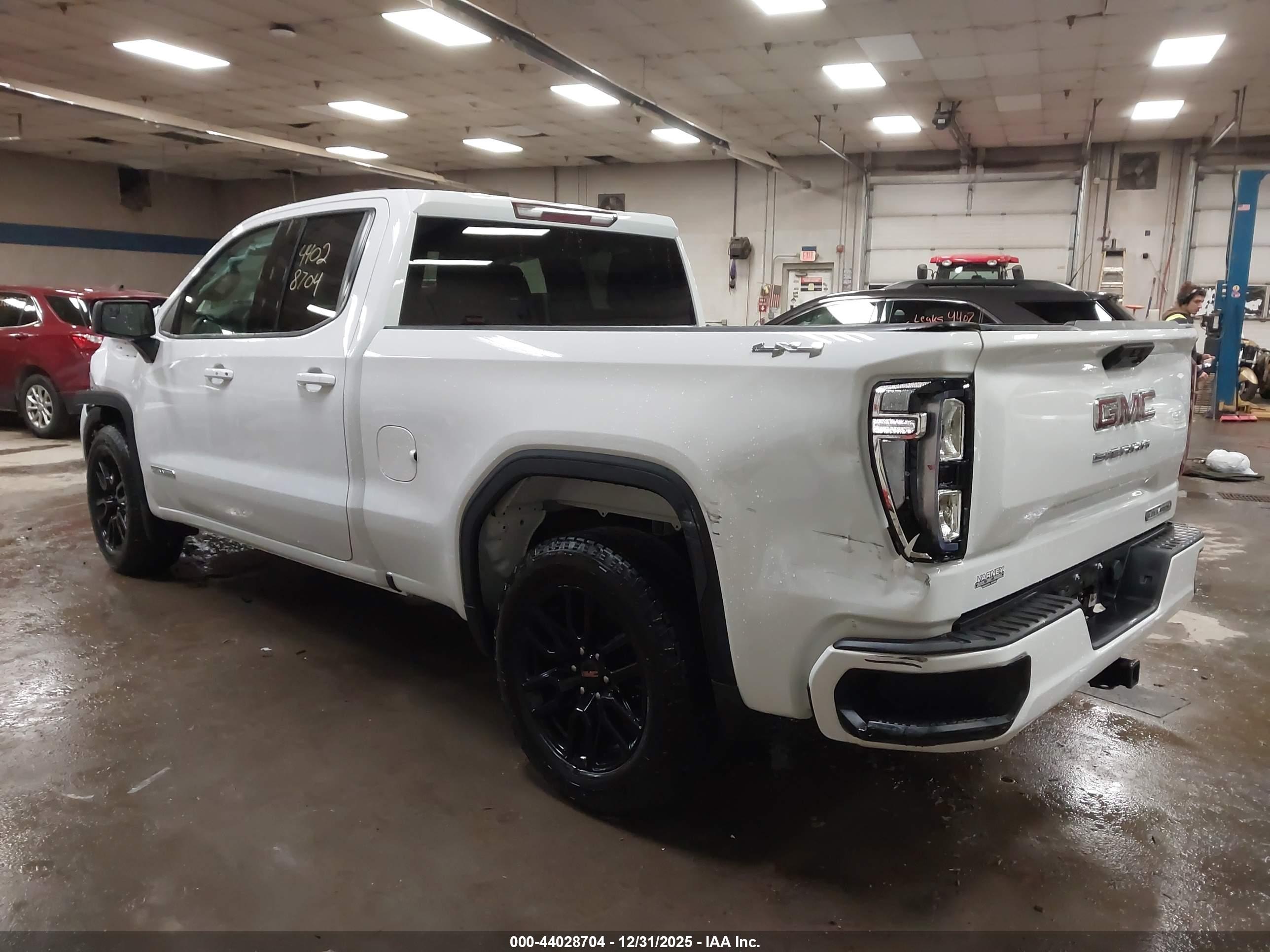 GMC SIERRA image 3