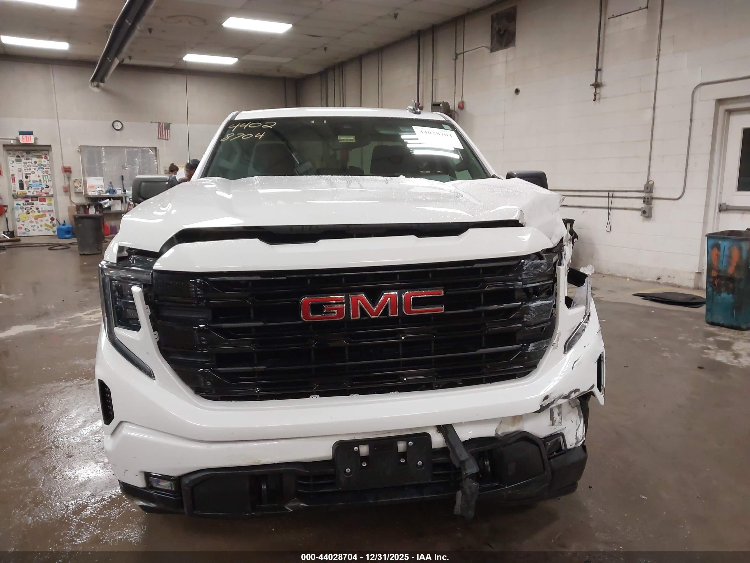 GMC SIERRA image 6