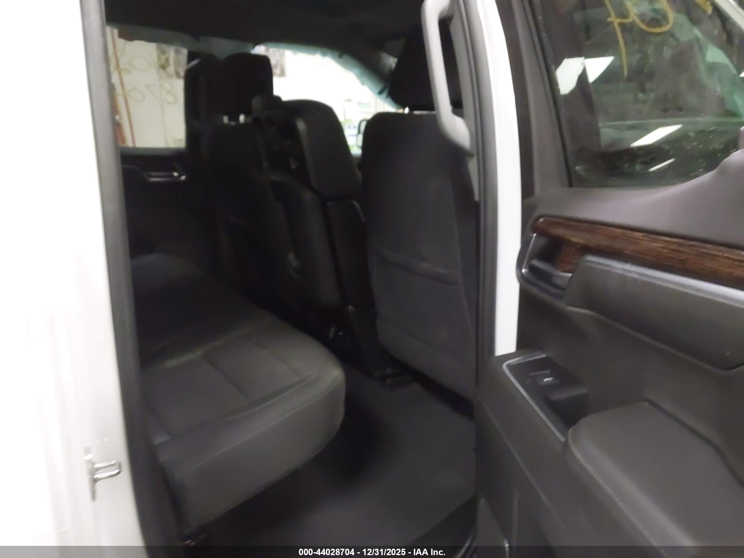 GMC SIERRA image 8