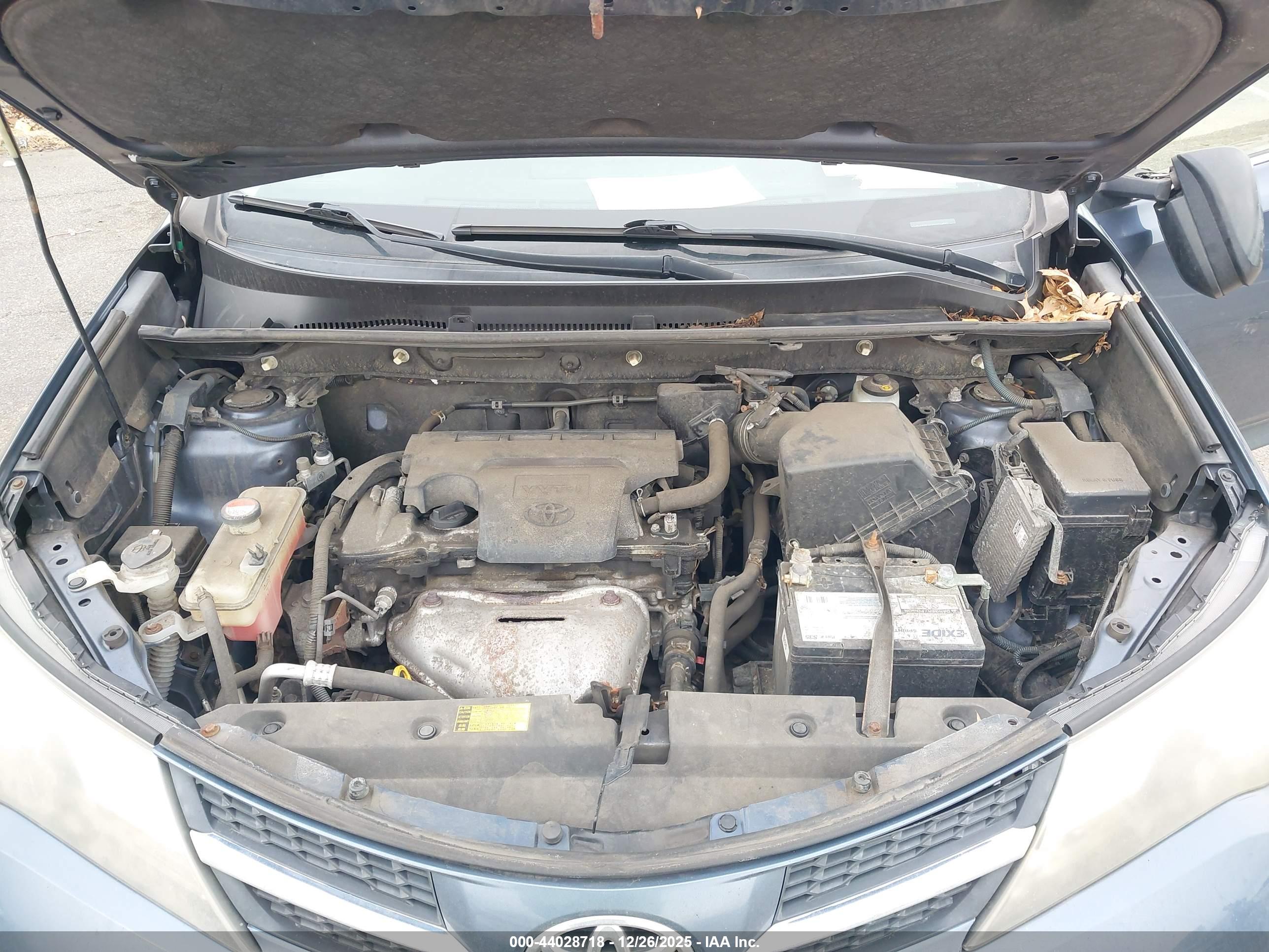 TOYOTA RAV4 image 10