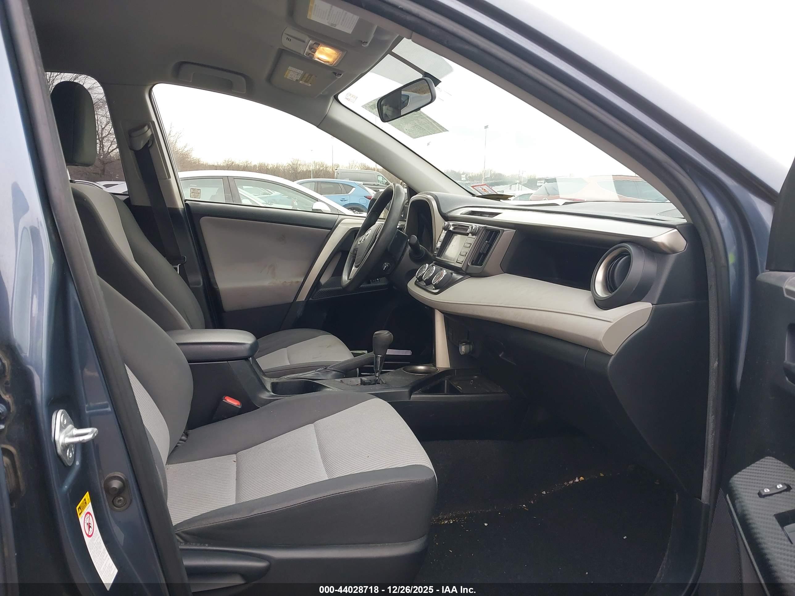 TOYOTA RAV4 image 5