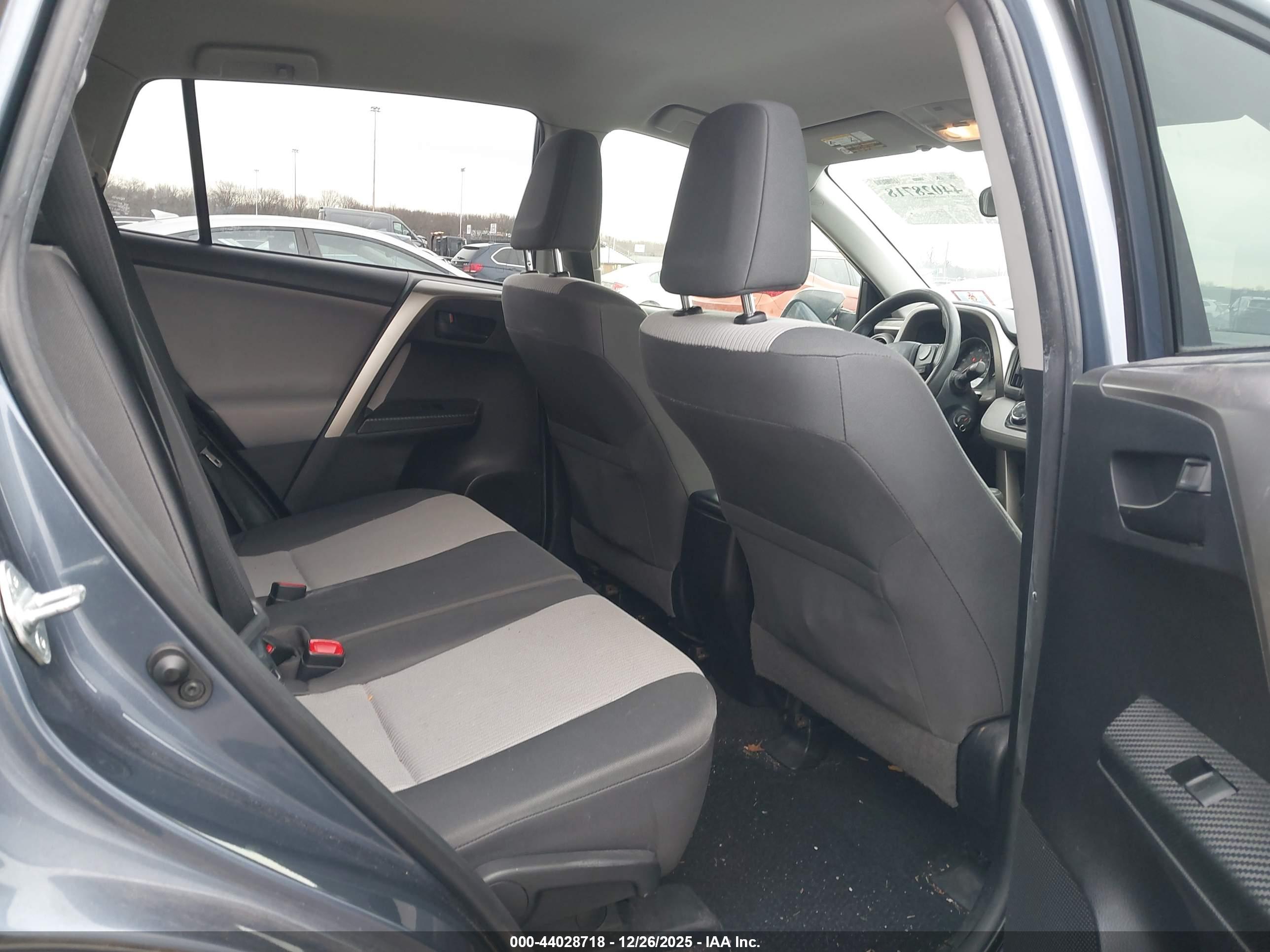 TOYOTA RAV4 image 8