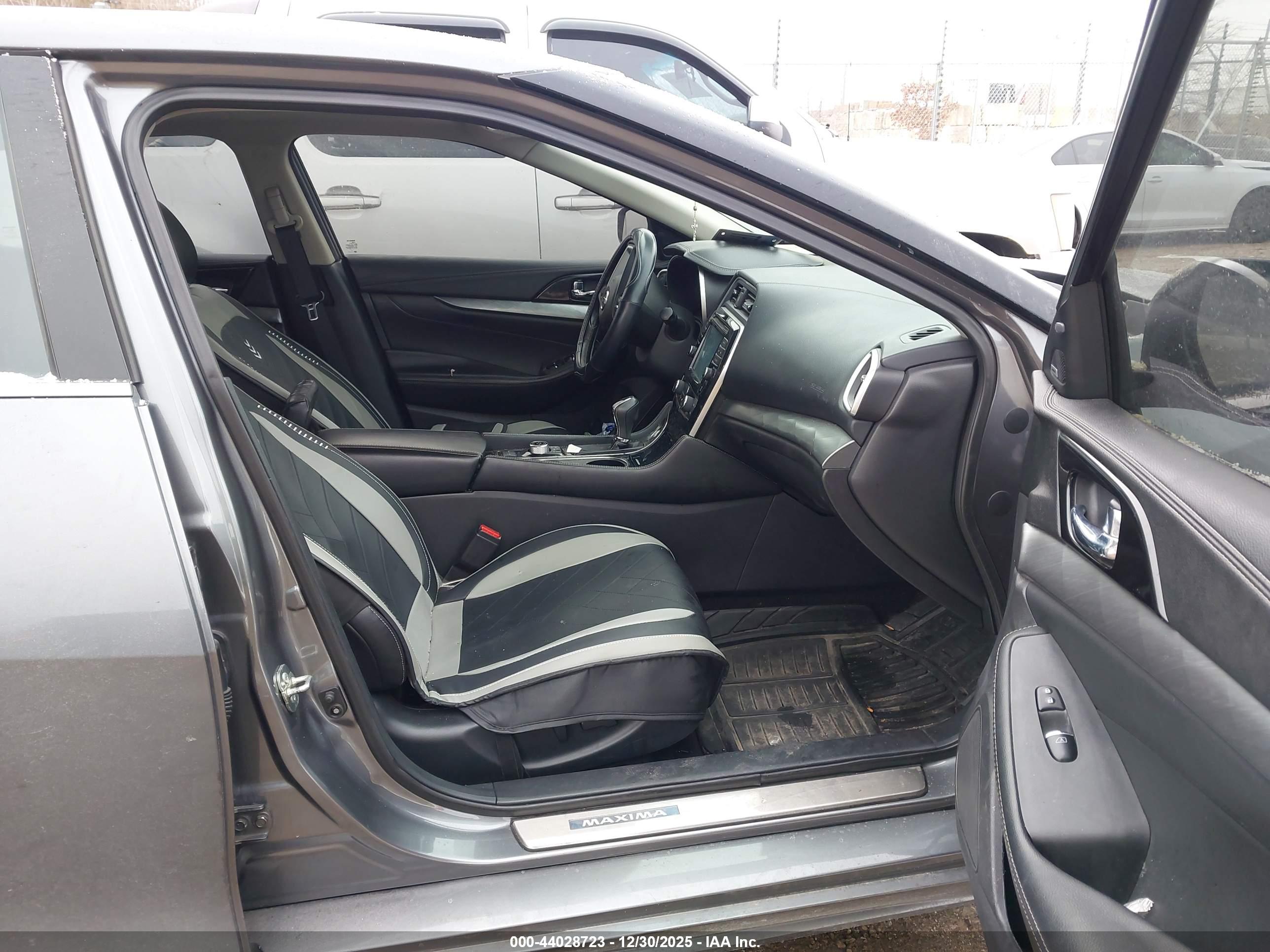NISSAN MAXIMA image 5