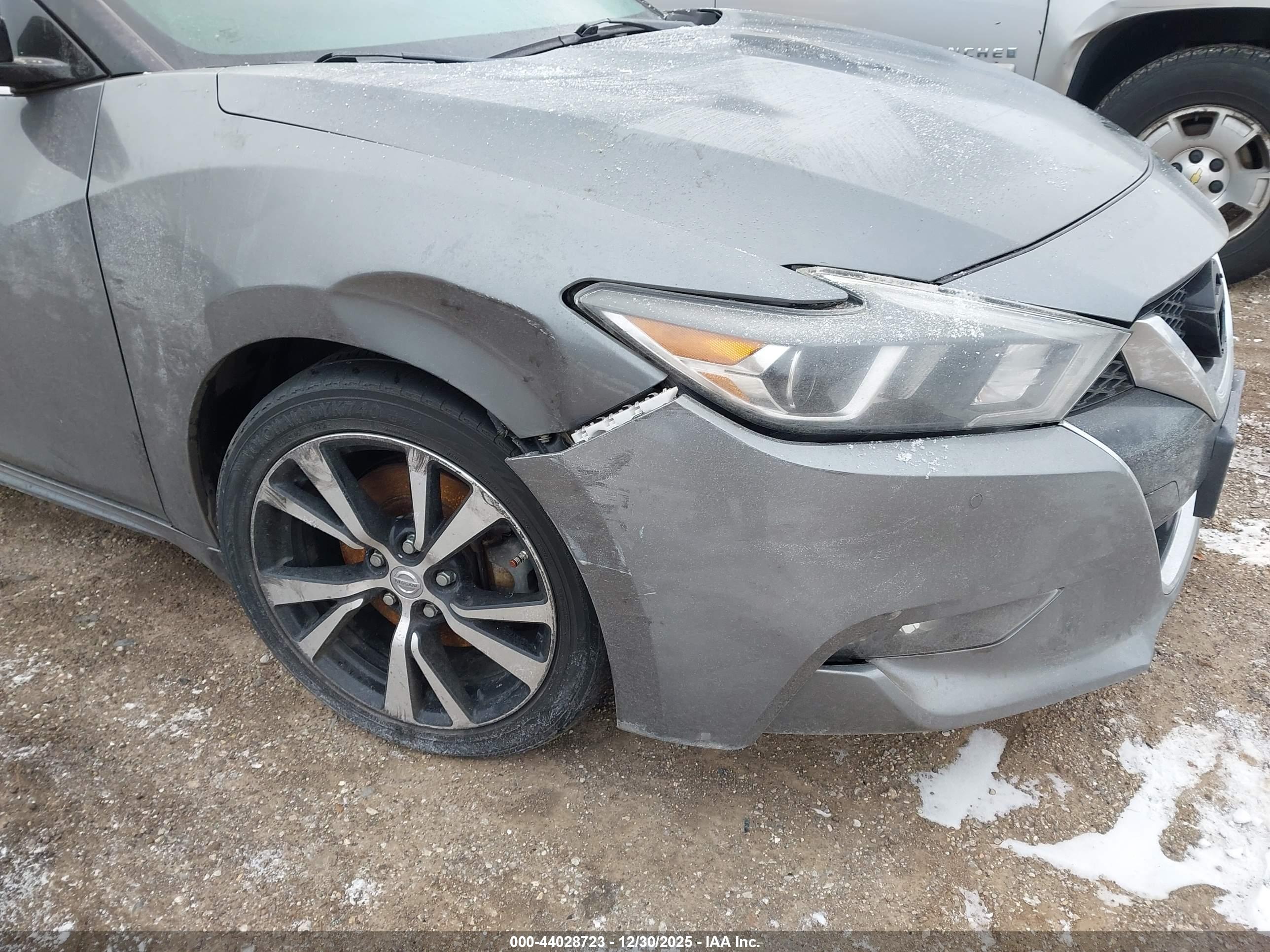 NISSAN MAXIMA image 6