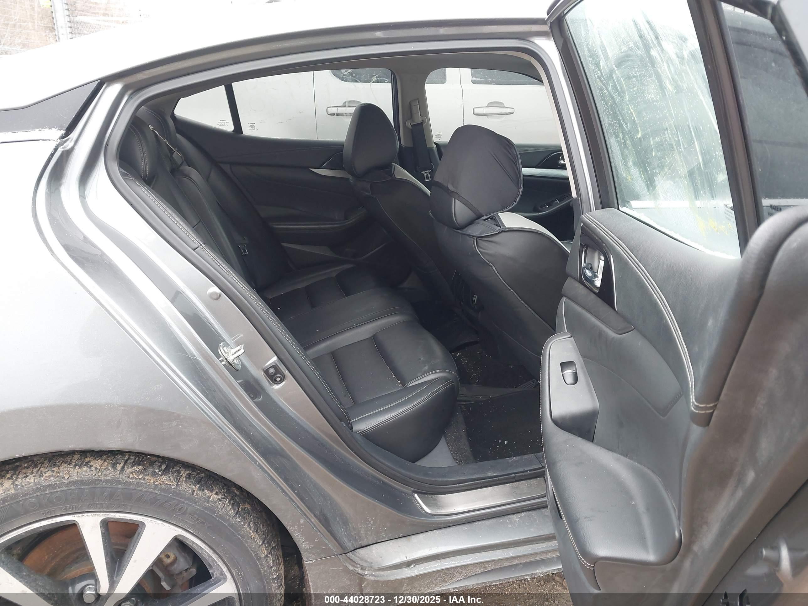 NISSAN MAXIMA image 8