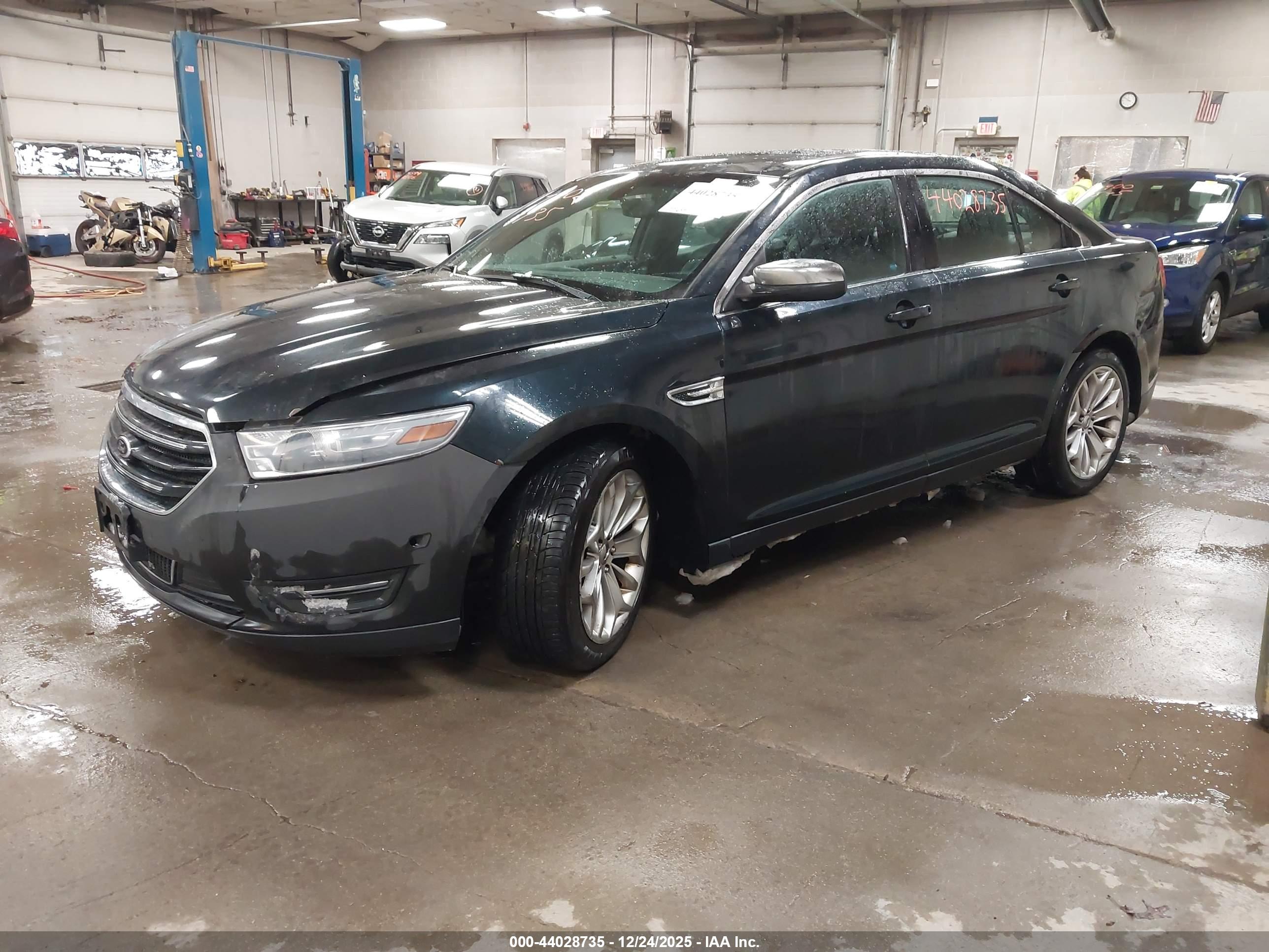 FORD TAURUS image 2