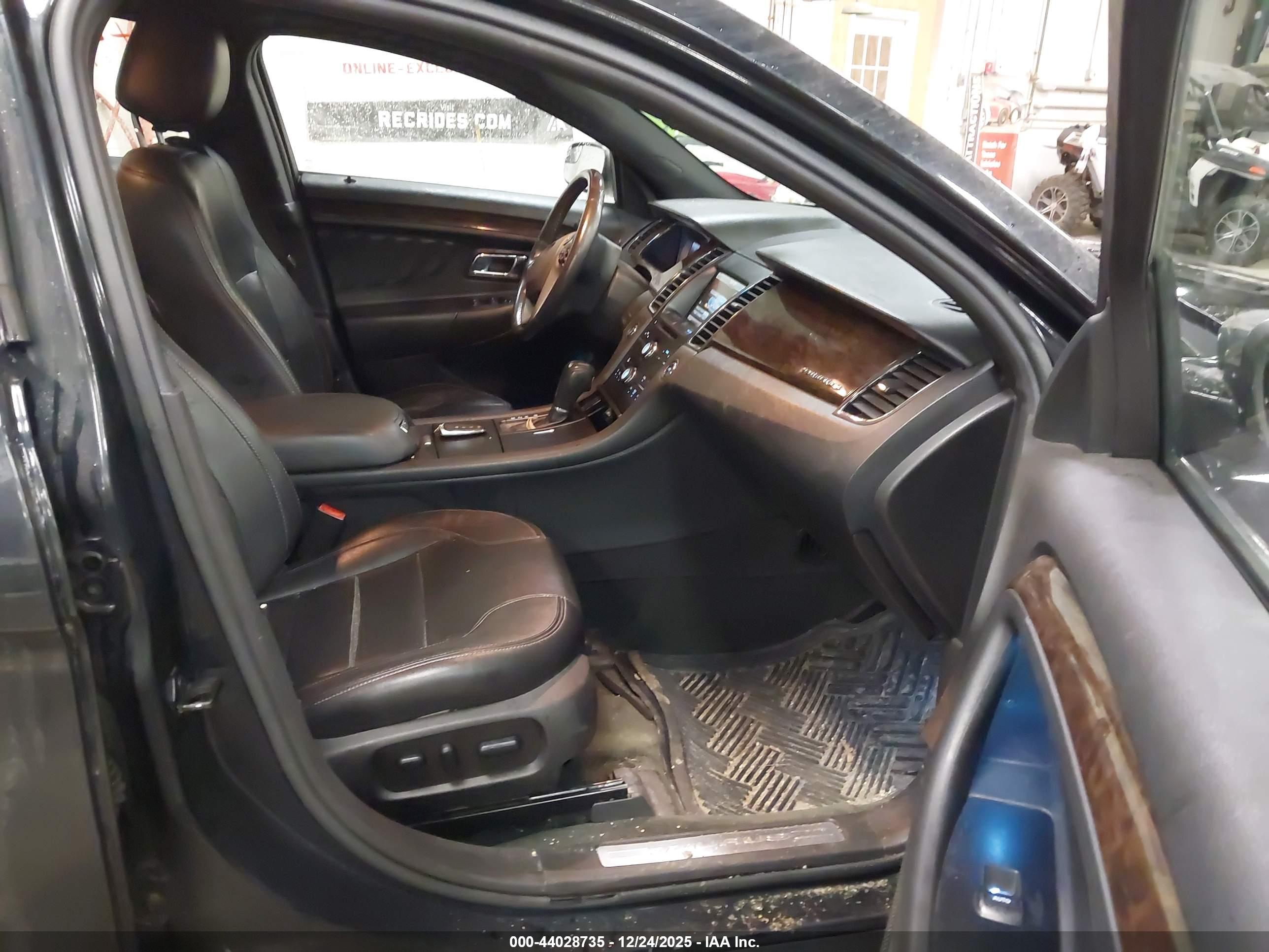 FORD TAURUS image 5