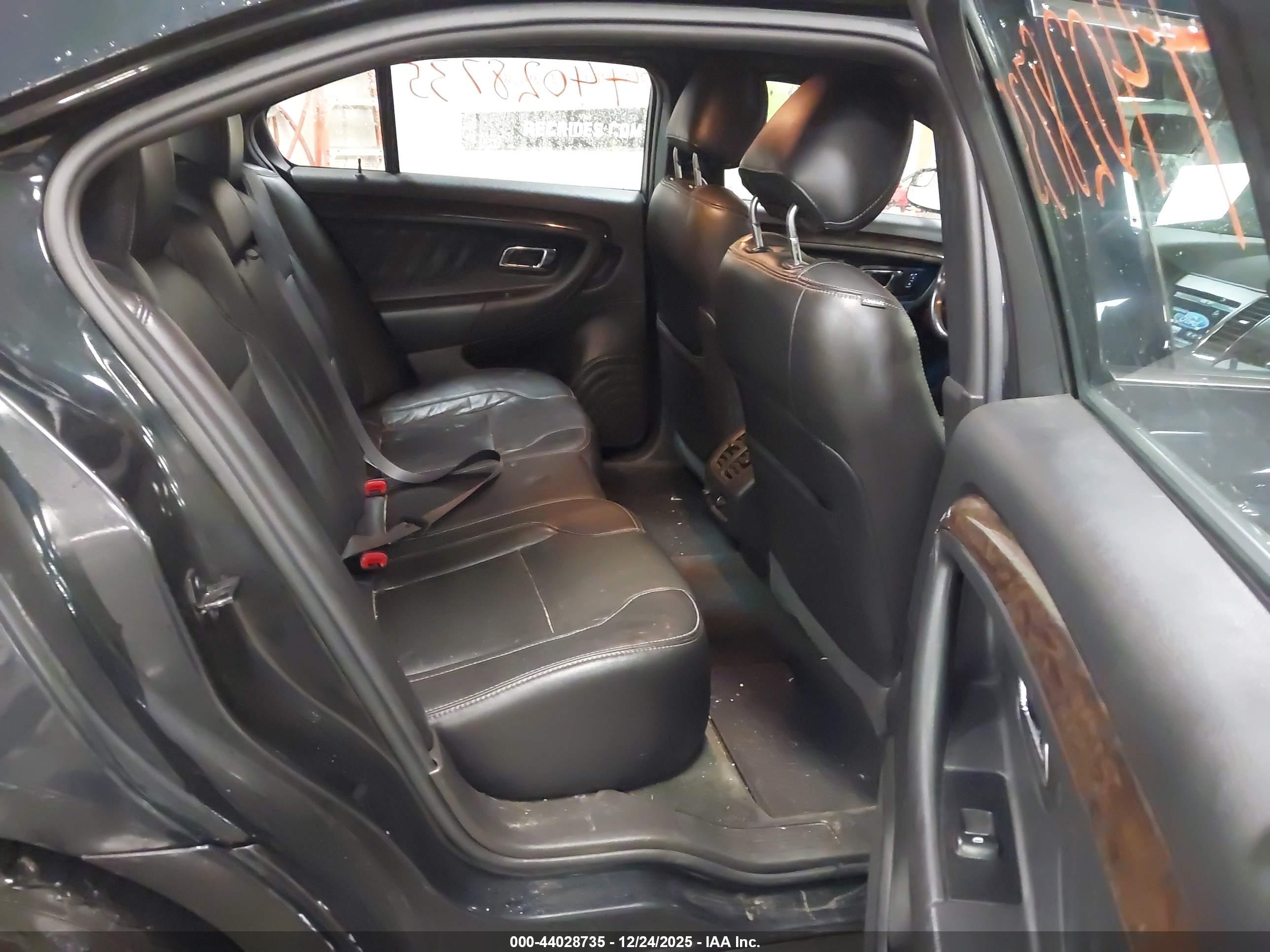 FORD TAURUS image 8