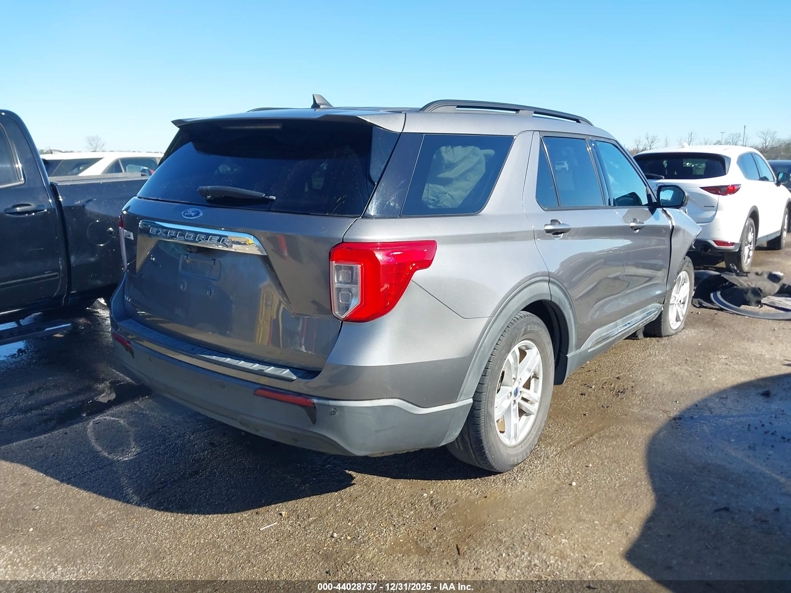 FORD EXPLORER image 4