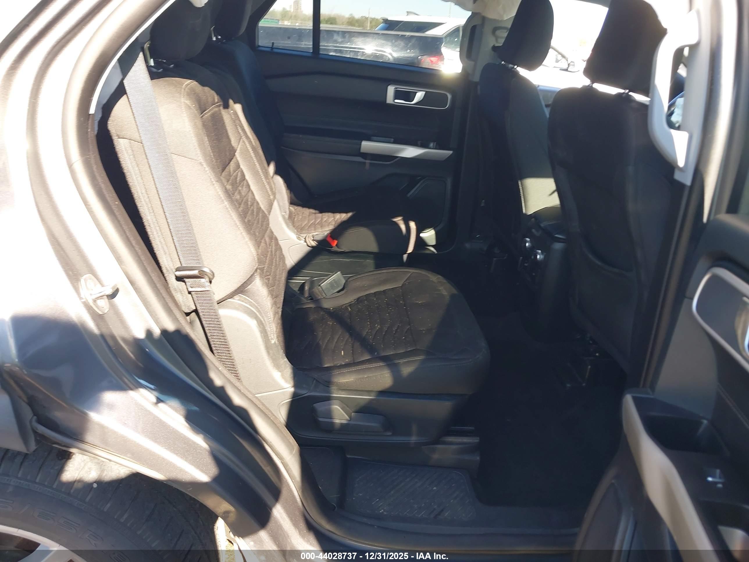 FORD EXPLORER image 8