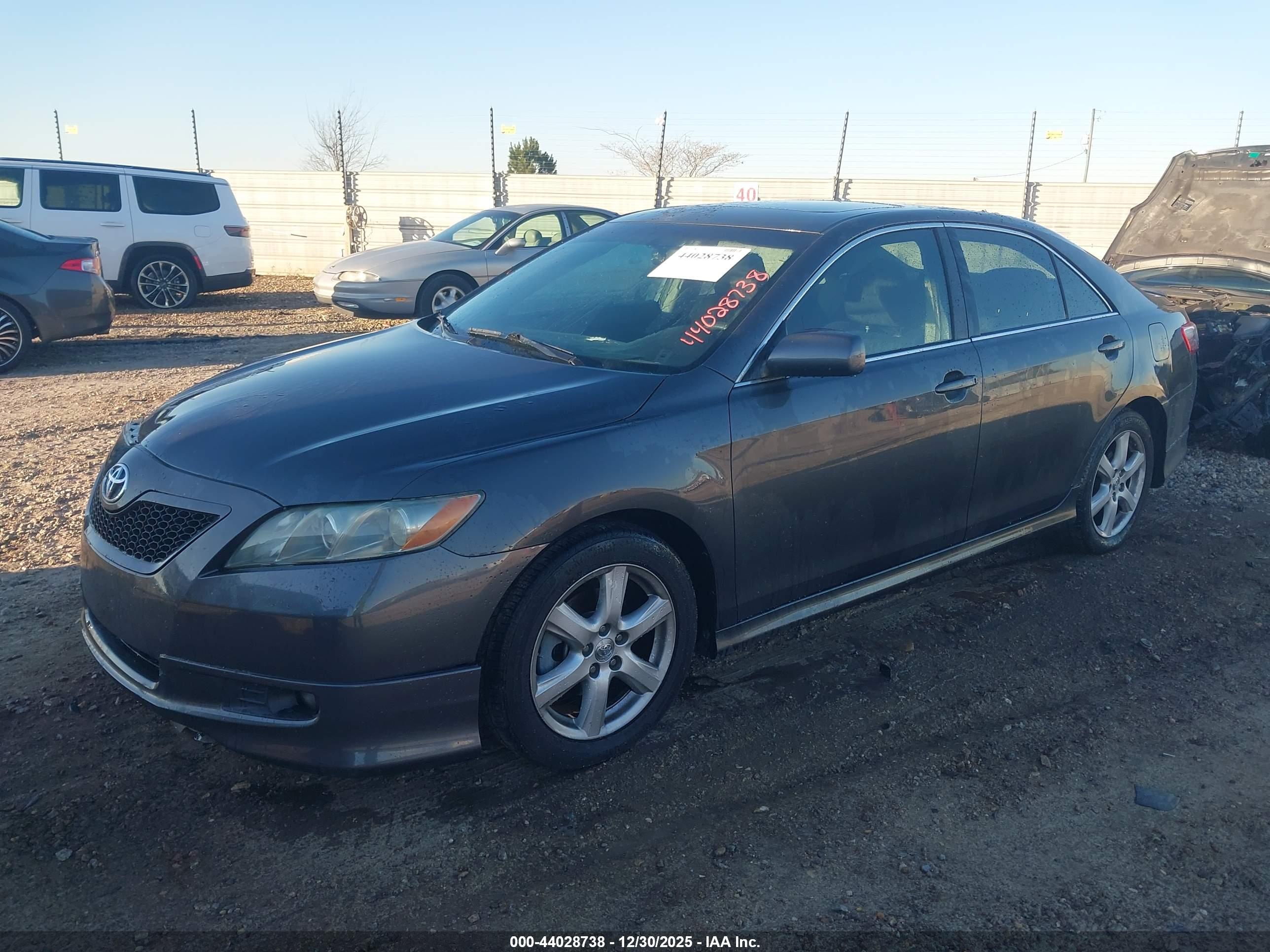 TOYOTA CAMRY image 2