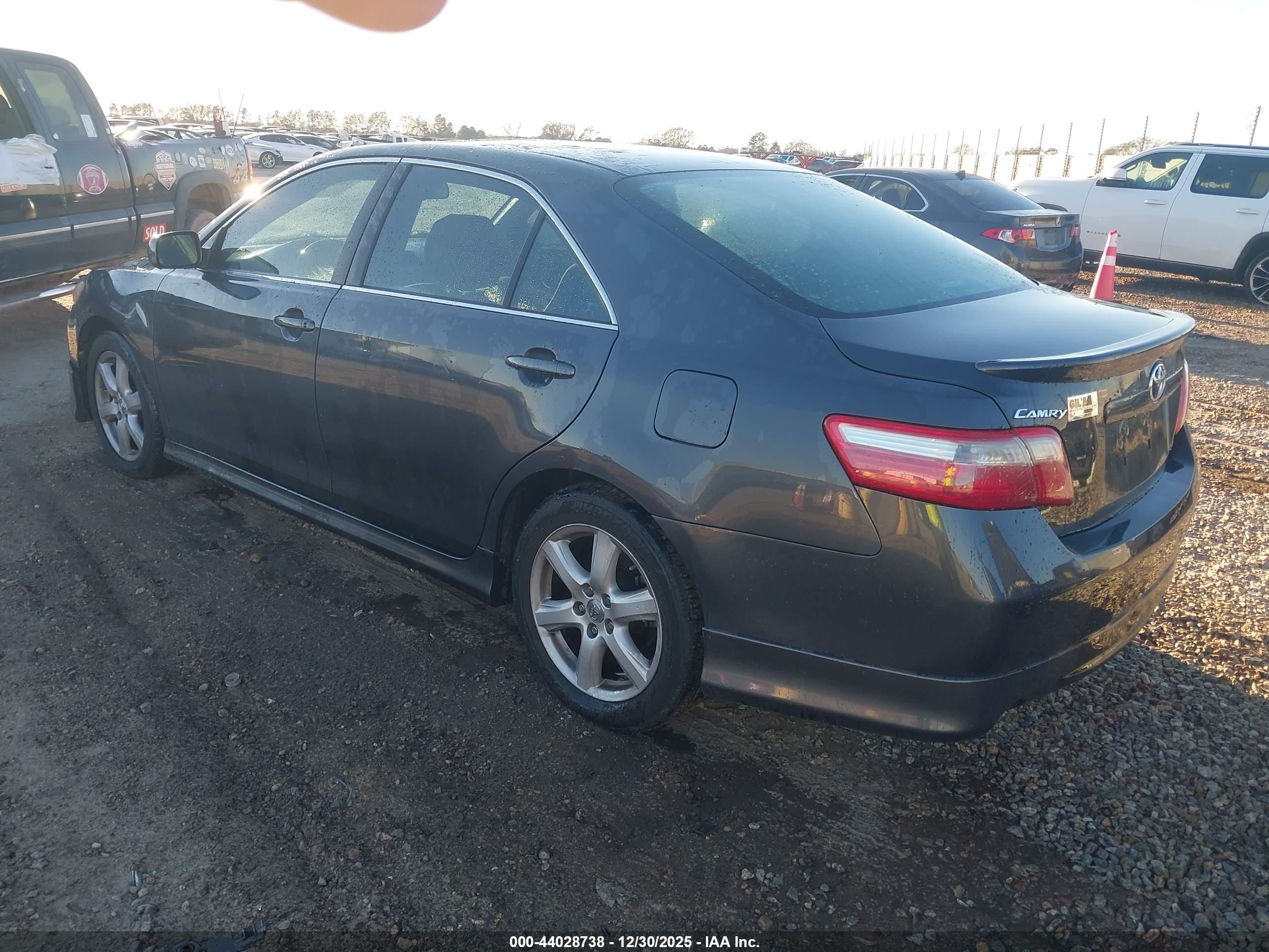 TOYOTA CAMRY image 3