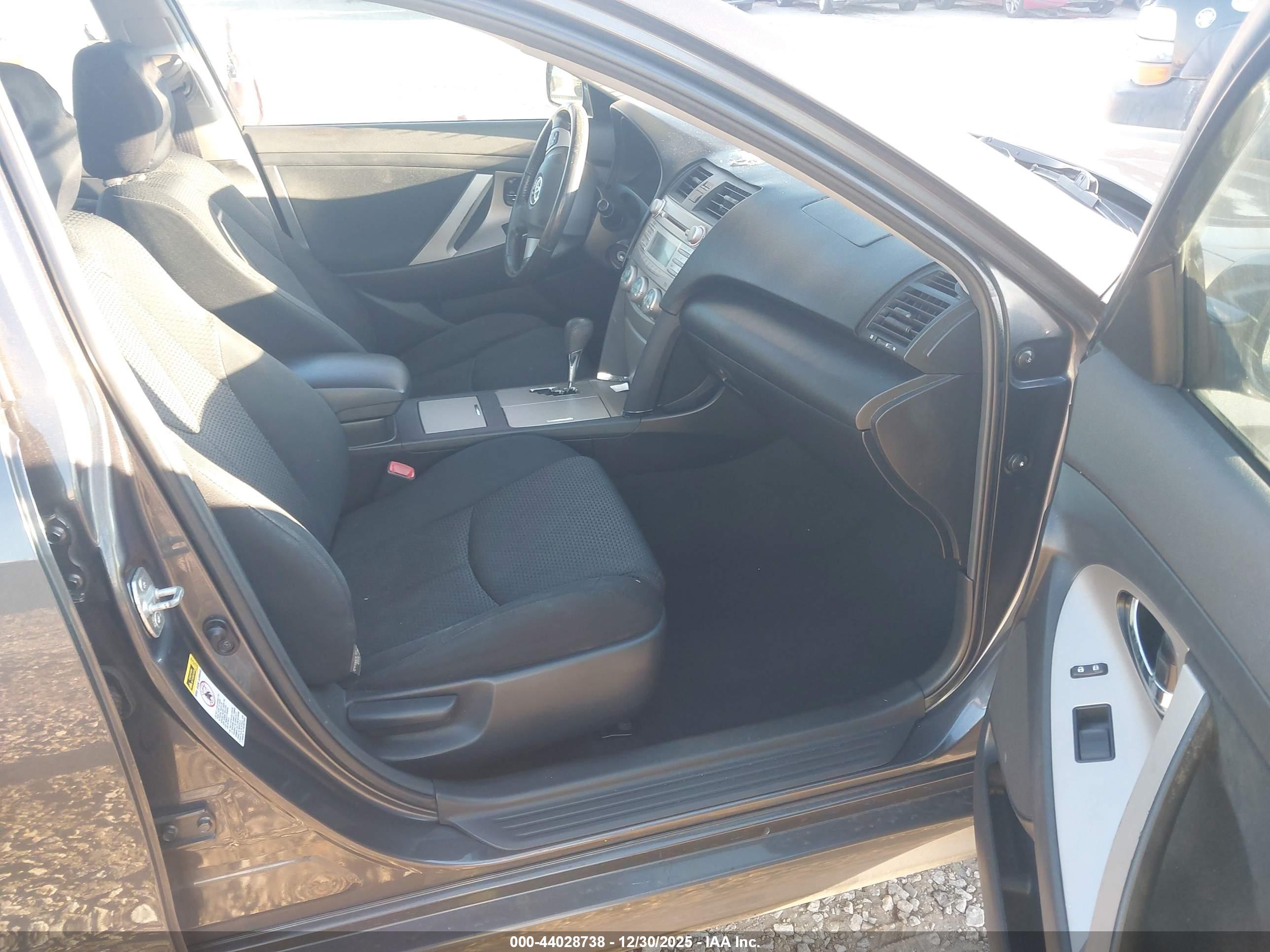 TOYOTA CAMRY image 5