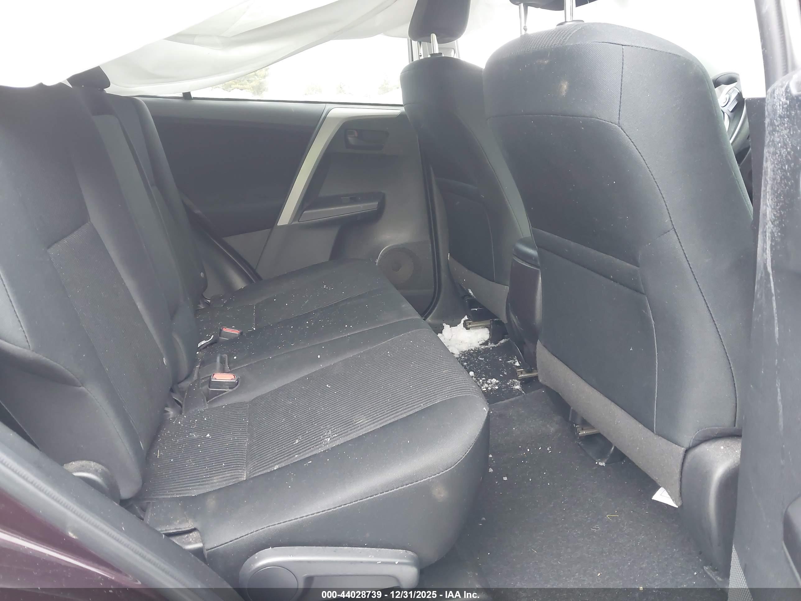 TOYOTA RAV4 image 8