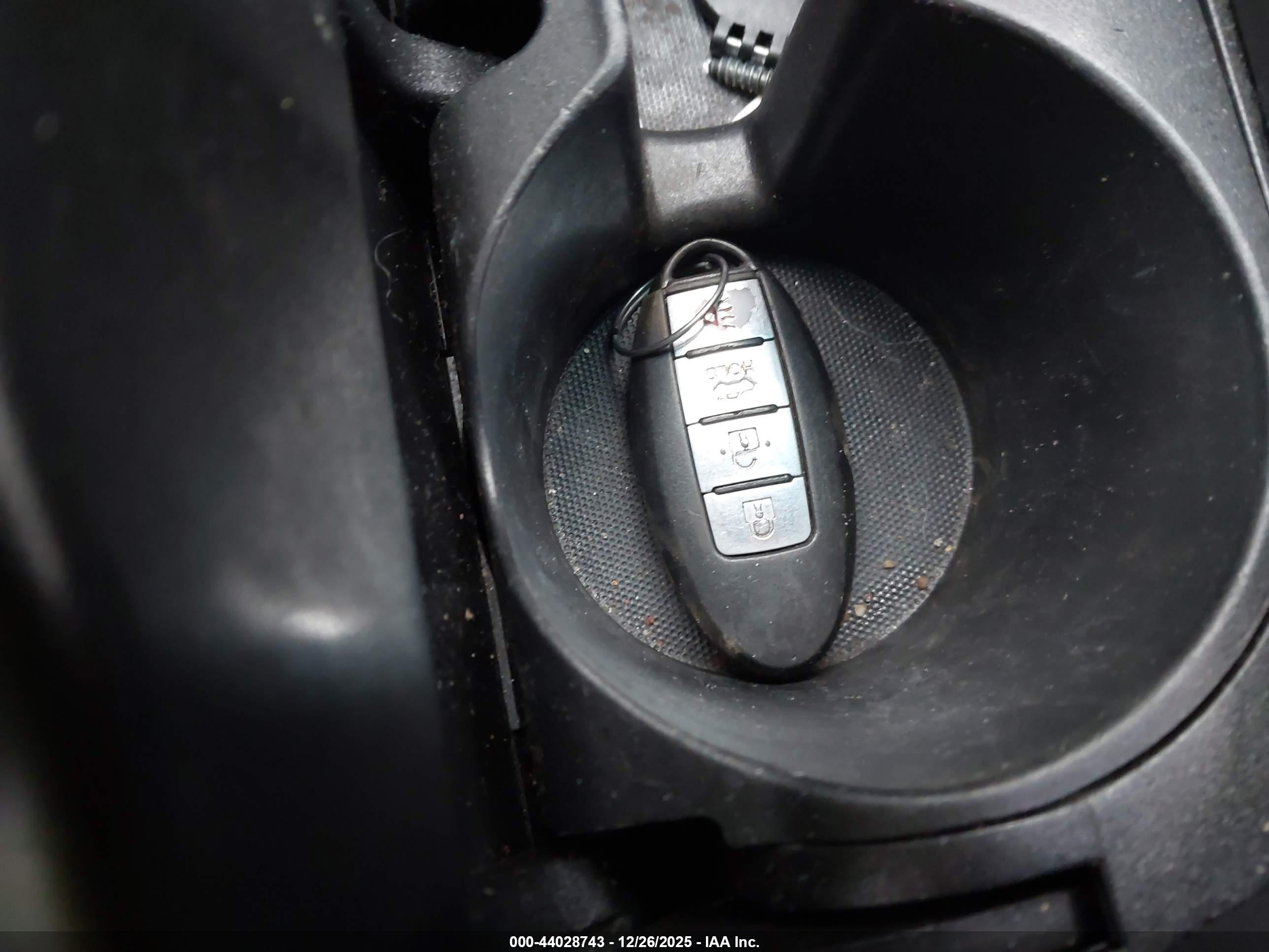 NISSAN MAXIMA image 11