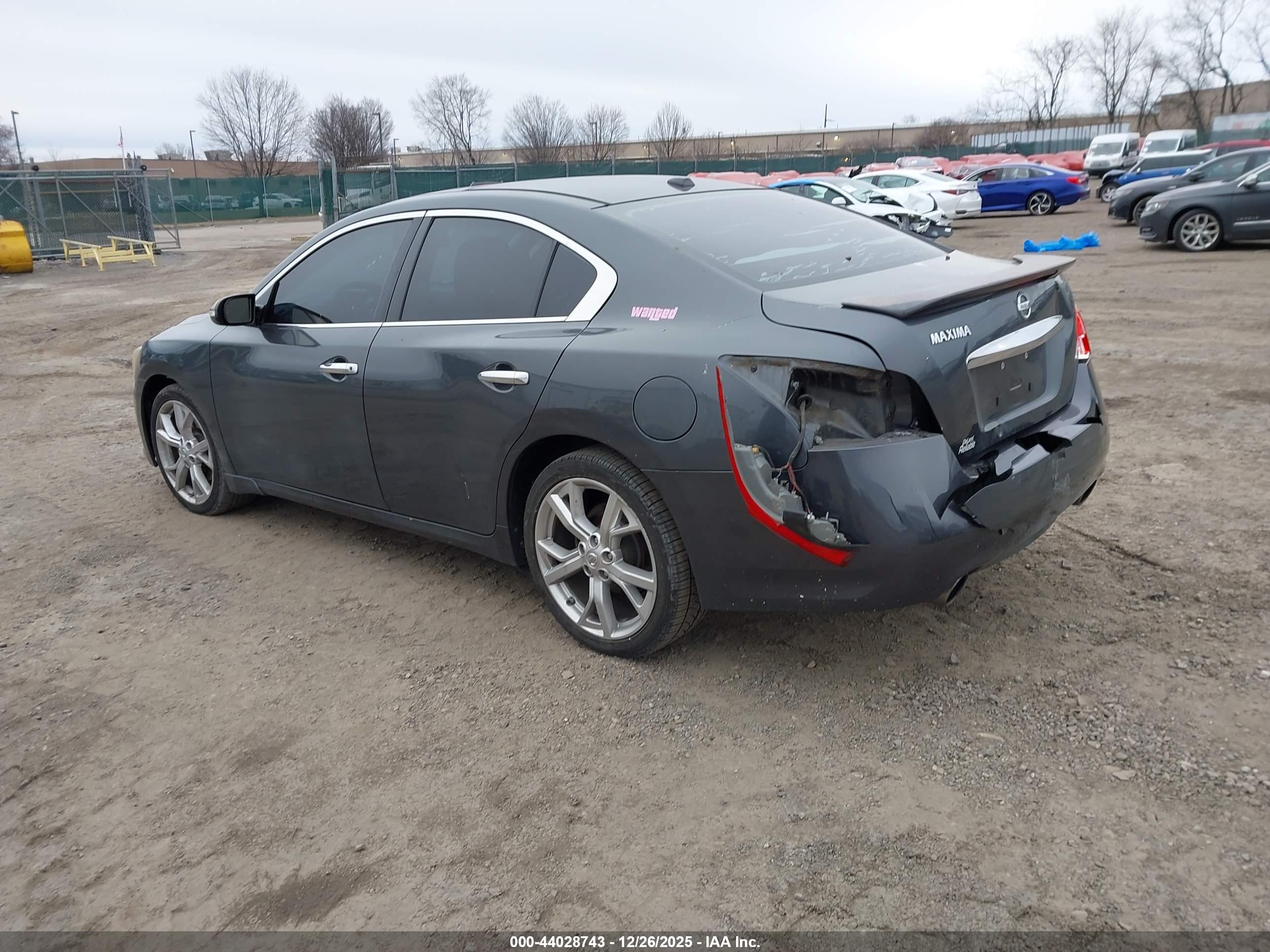 NISSAN MAXIMA image 3