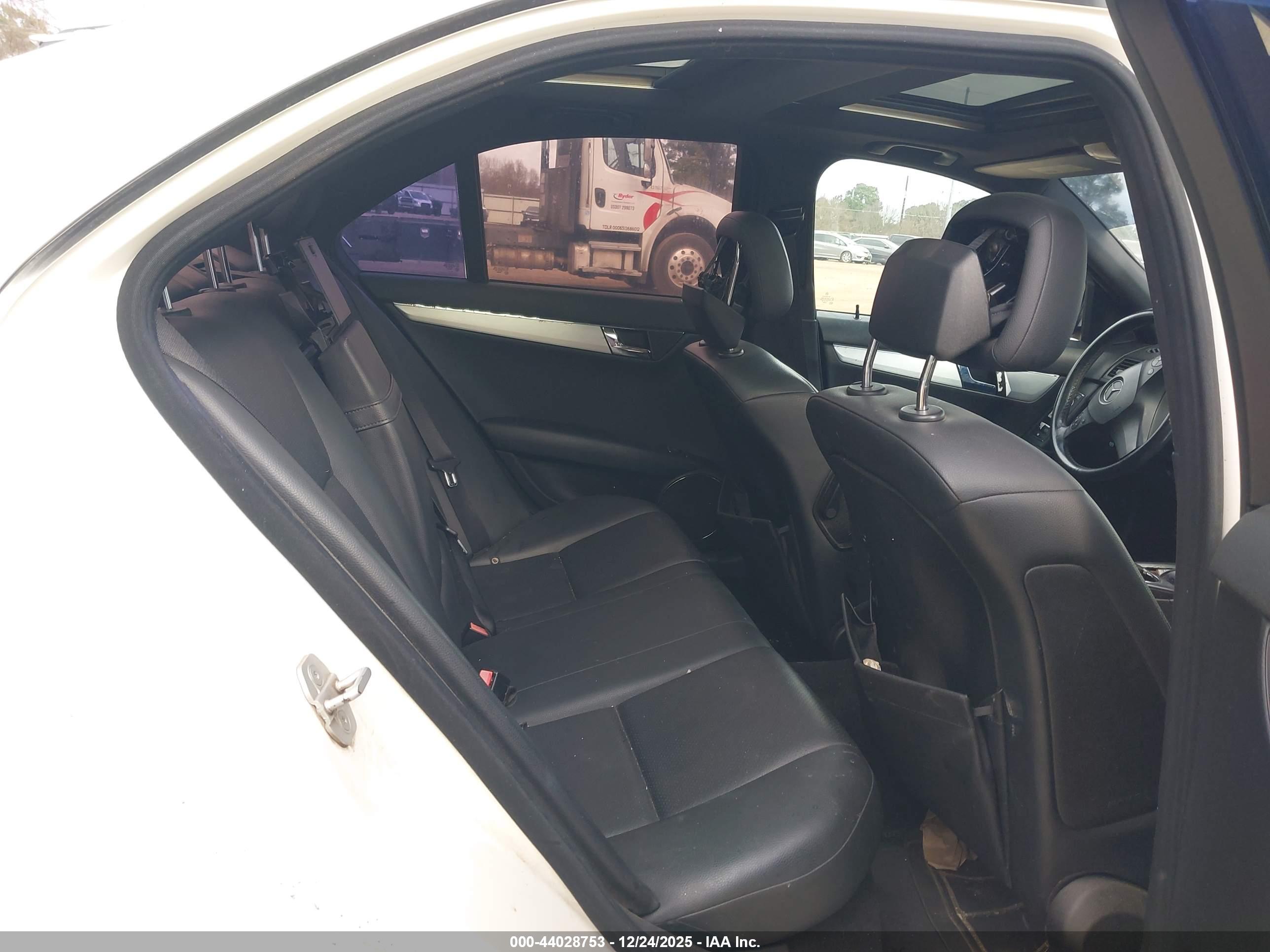 MERCEDES-BENZ C image 8