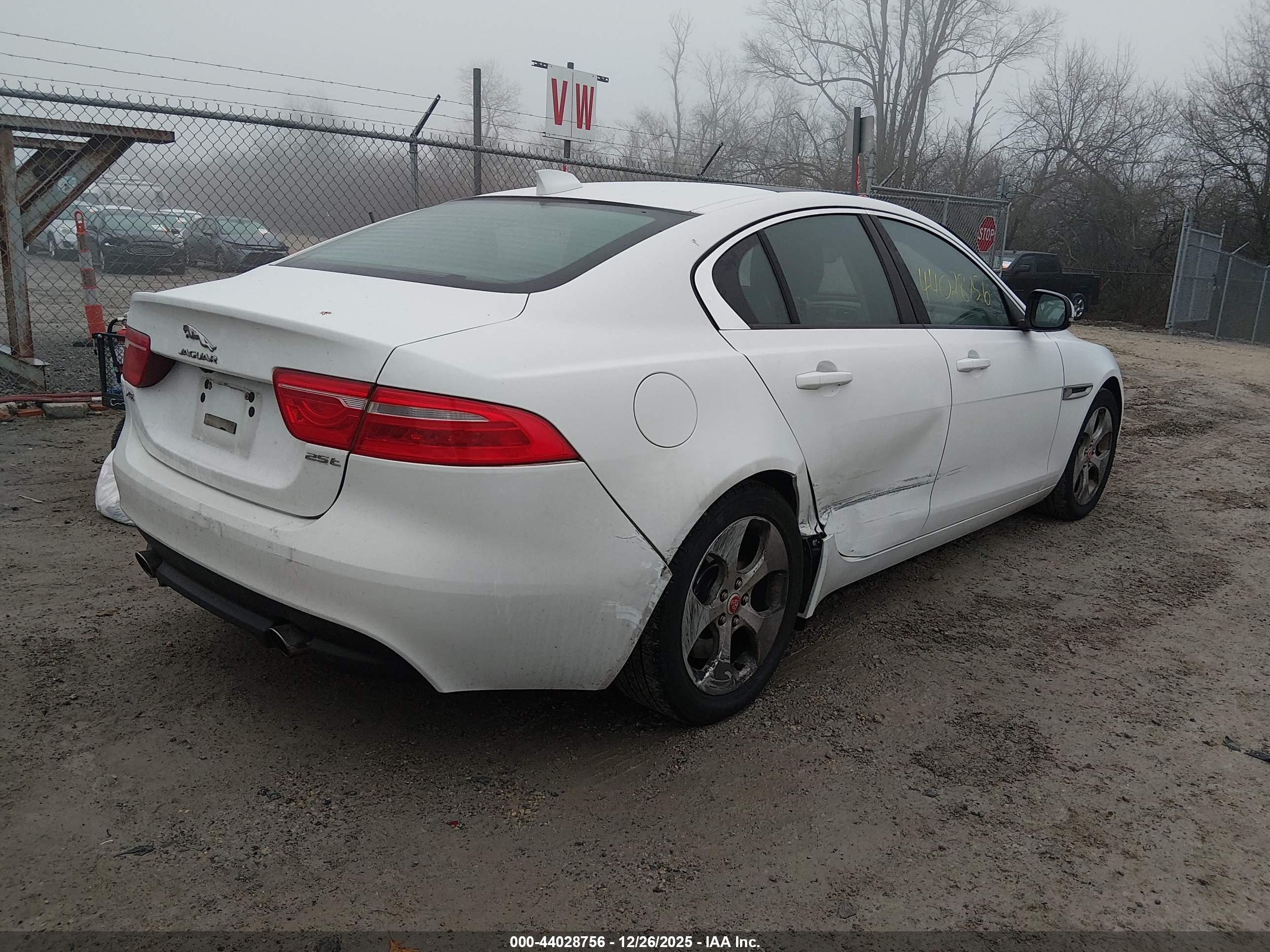 JAGUAR XE image 4