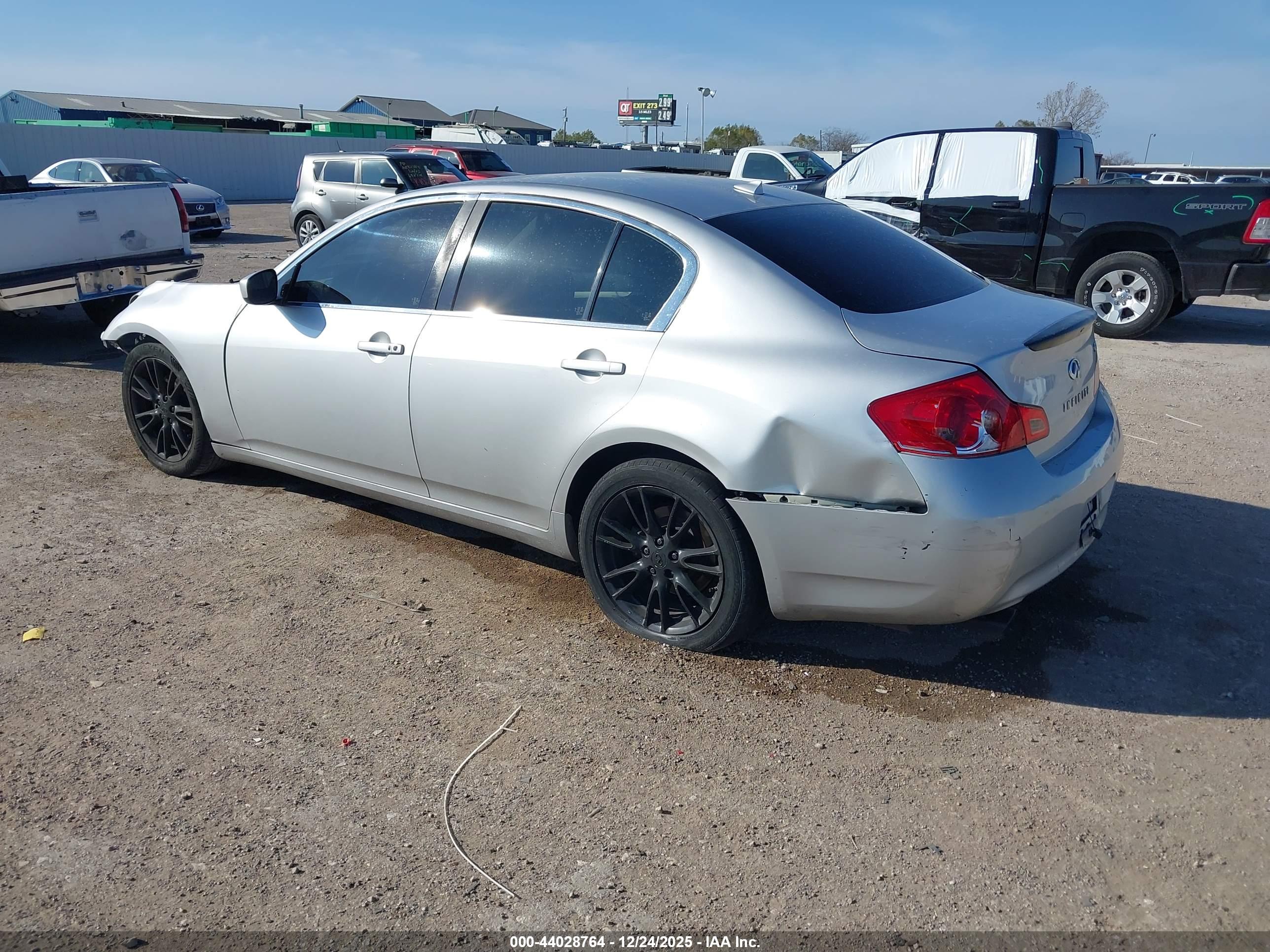 INFINITI G37 image 3