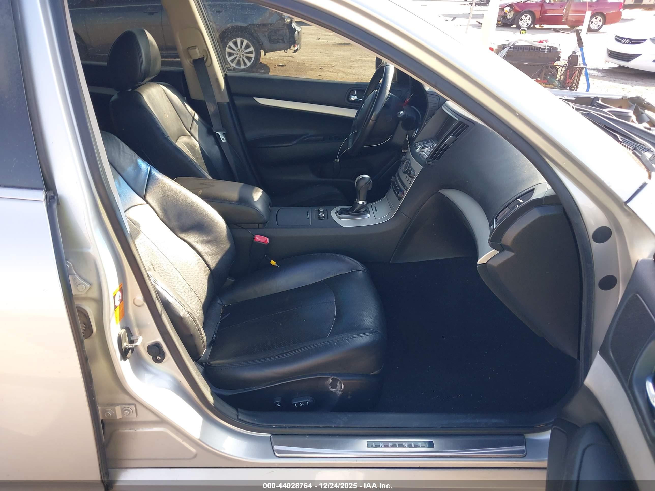 INFINITI G37 image 5