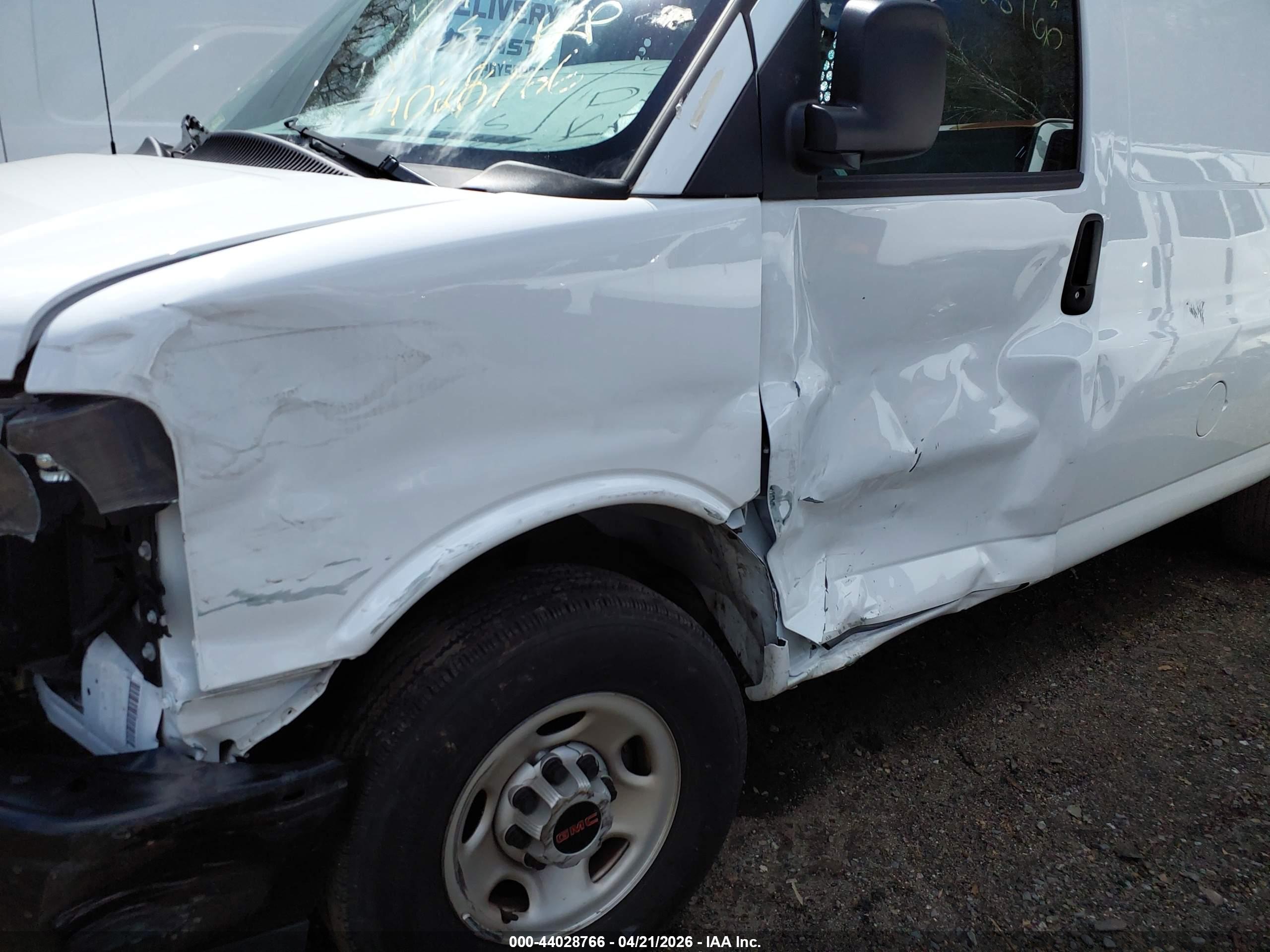 GMC SAVANA image 6