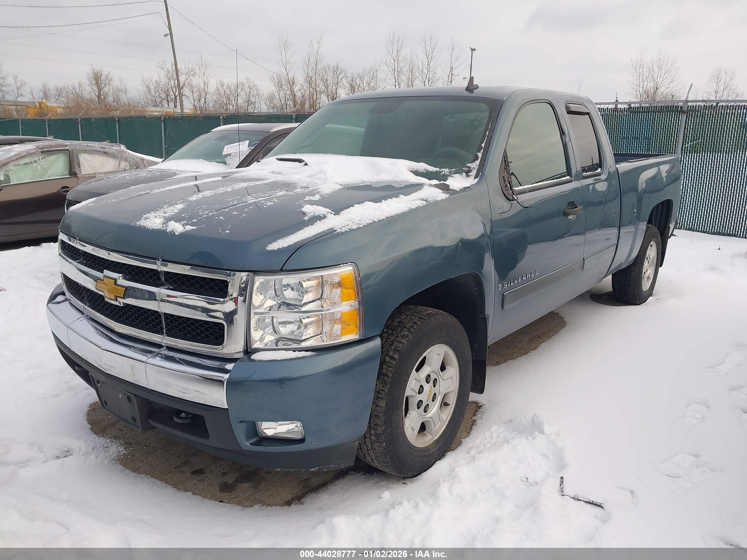 CHEVROLET SILVERADO image 2