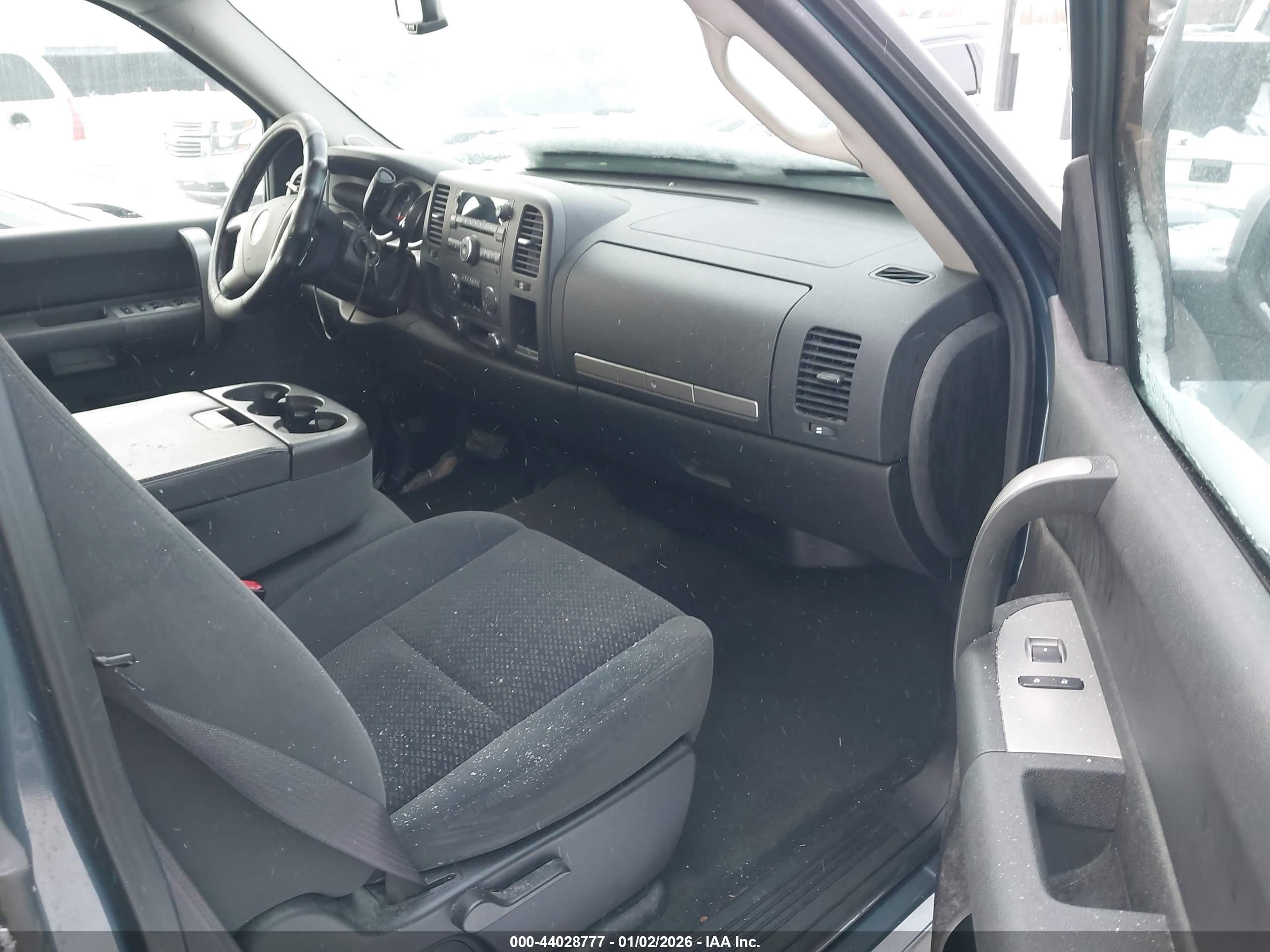 CHEVROLET SILVERADO image 5