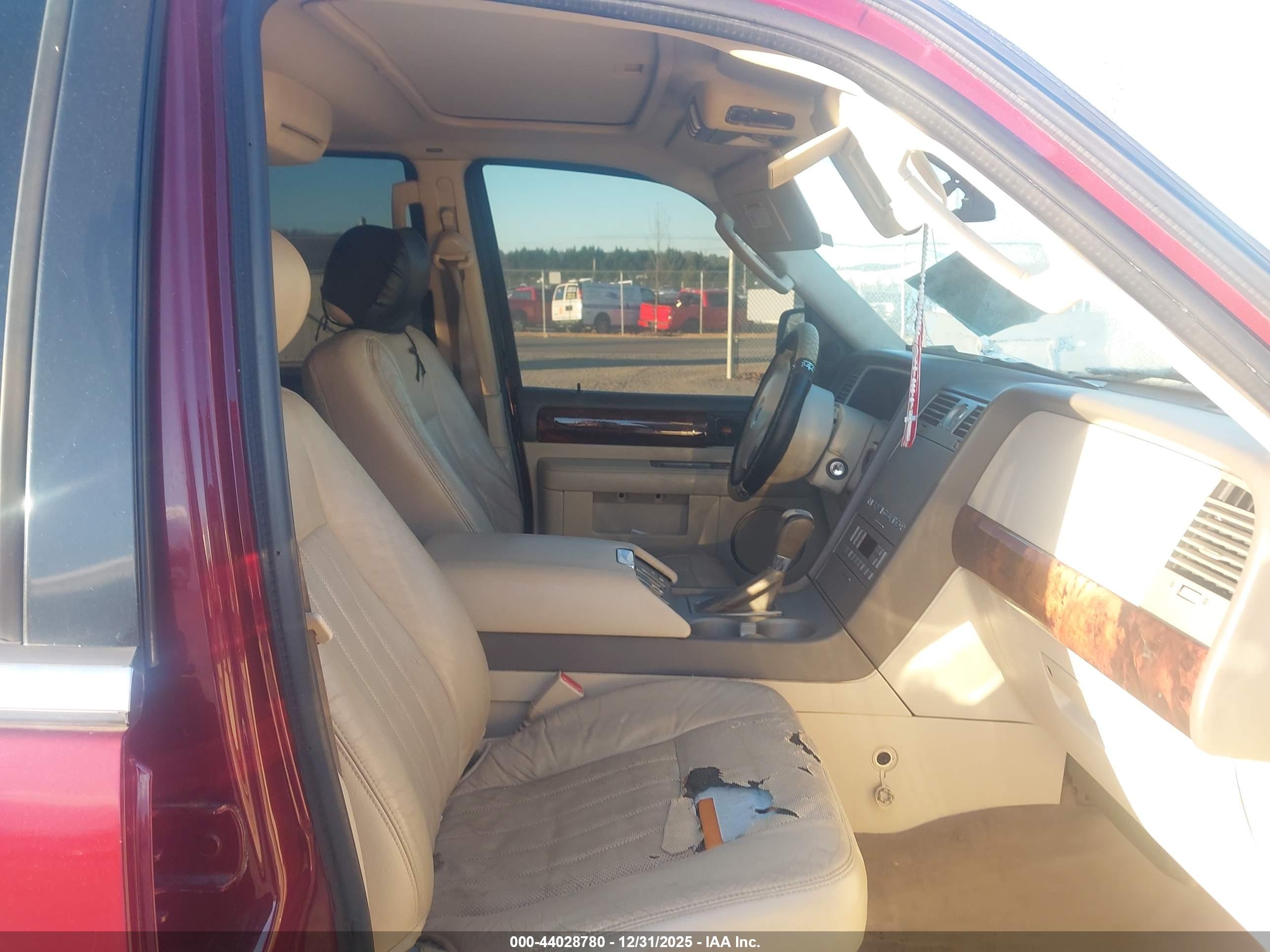 LINCOLN NAVIGATOR image 5