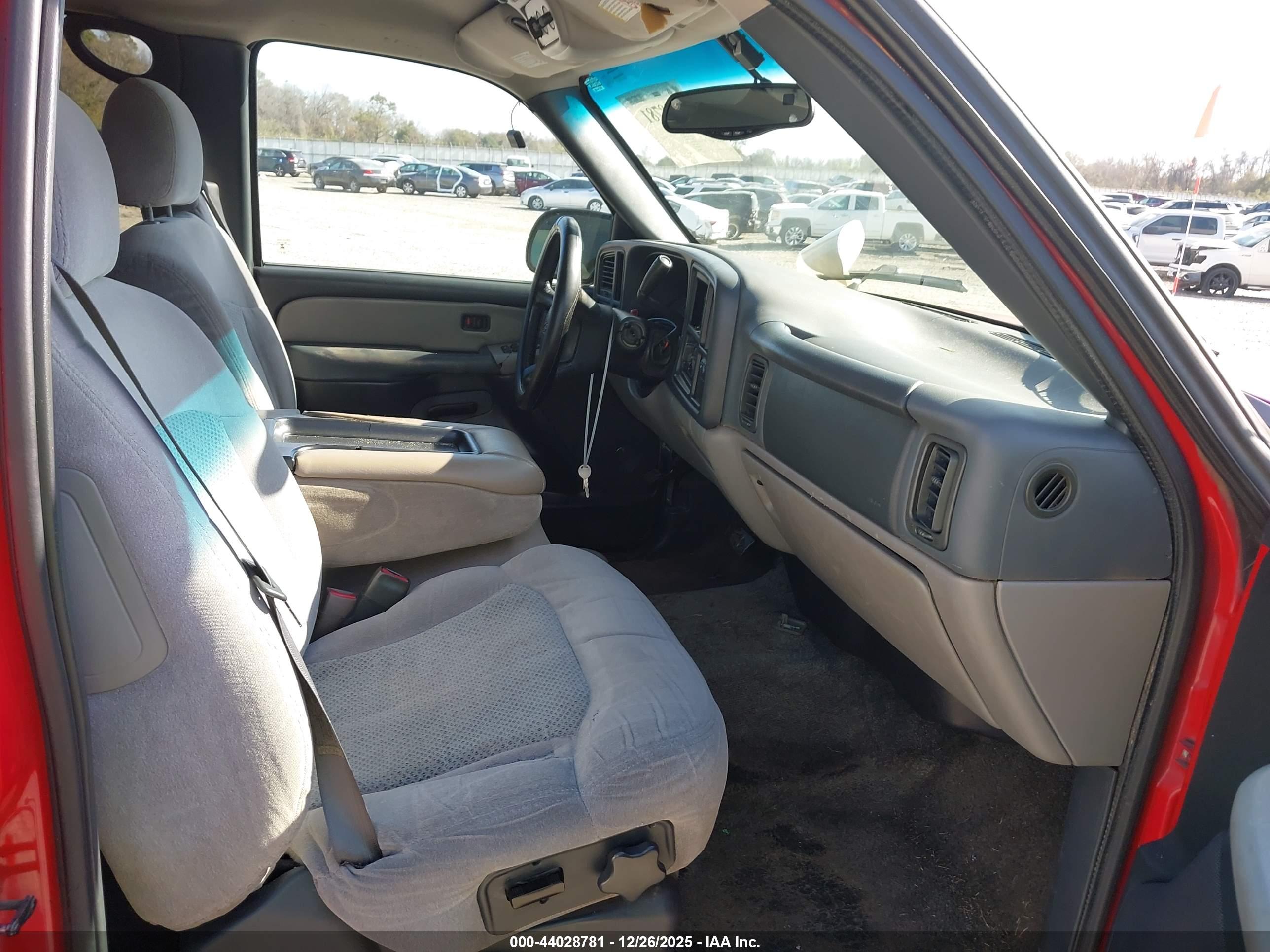 CHEVROLET SUBURBAN image 5