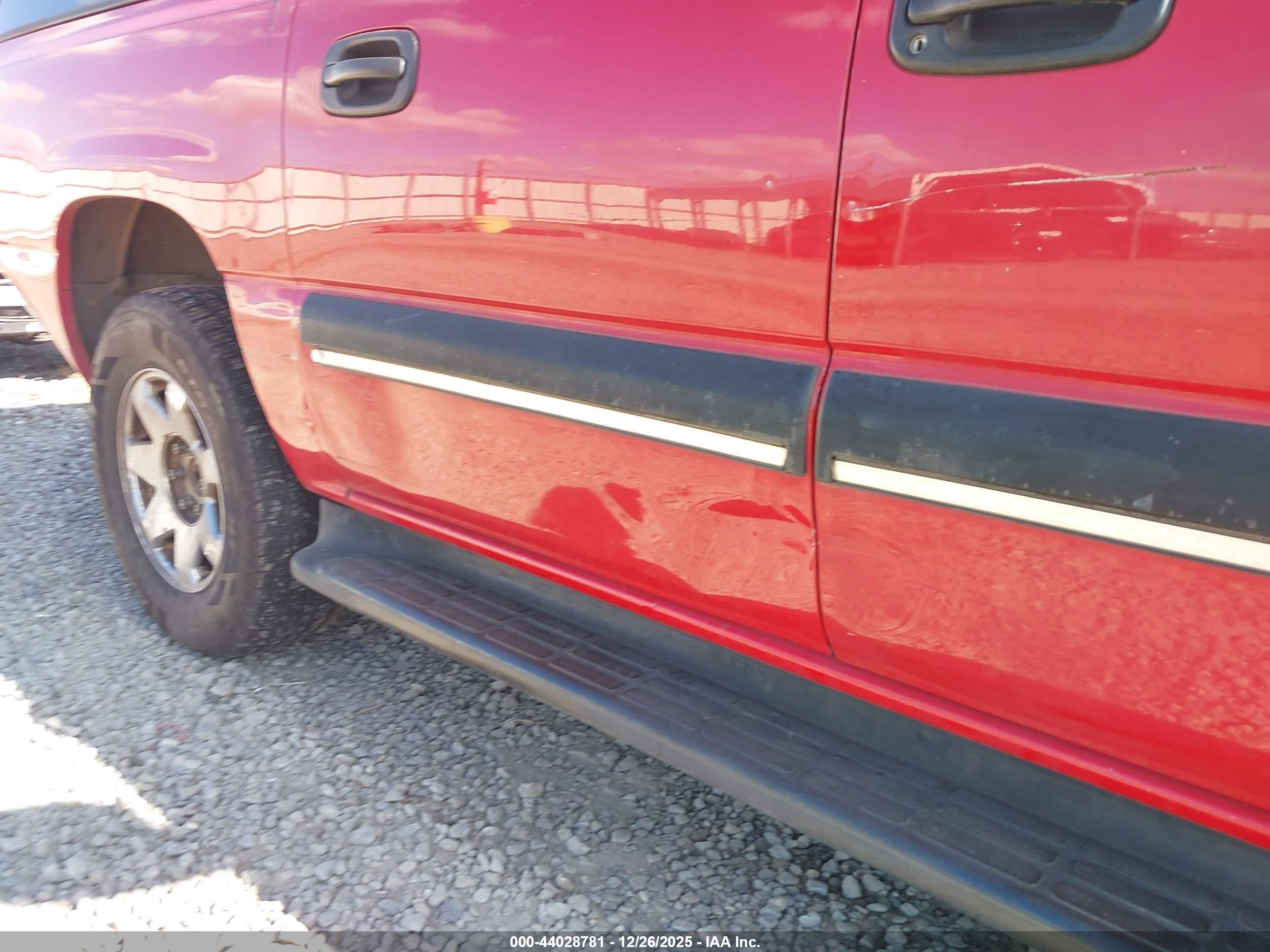 CHEVROLET SUBURBAN image 6