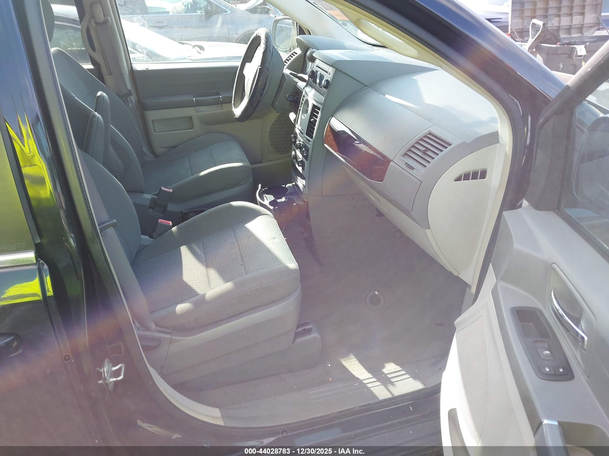 CHRYSLER TOWN image 5