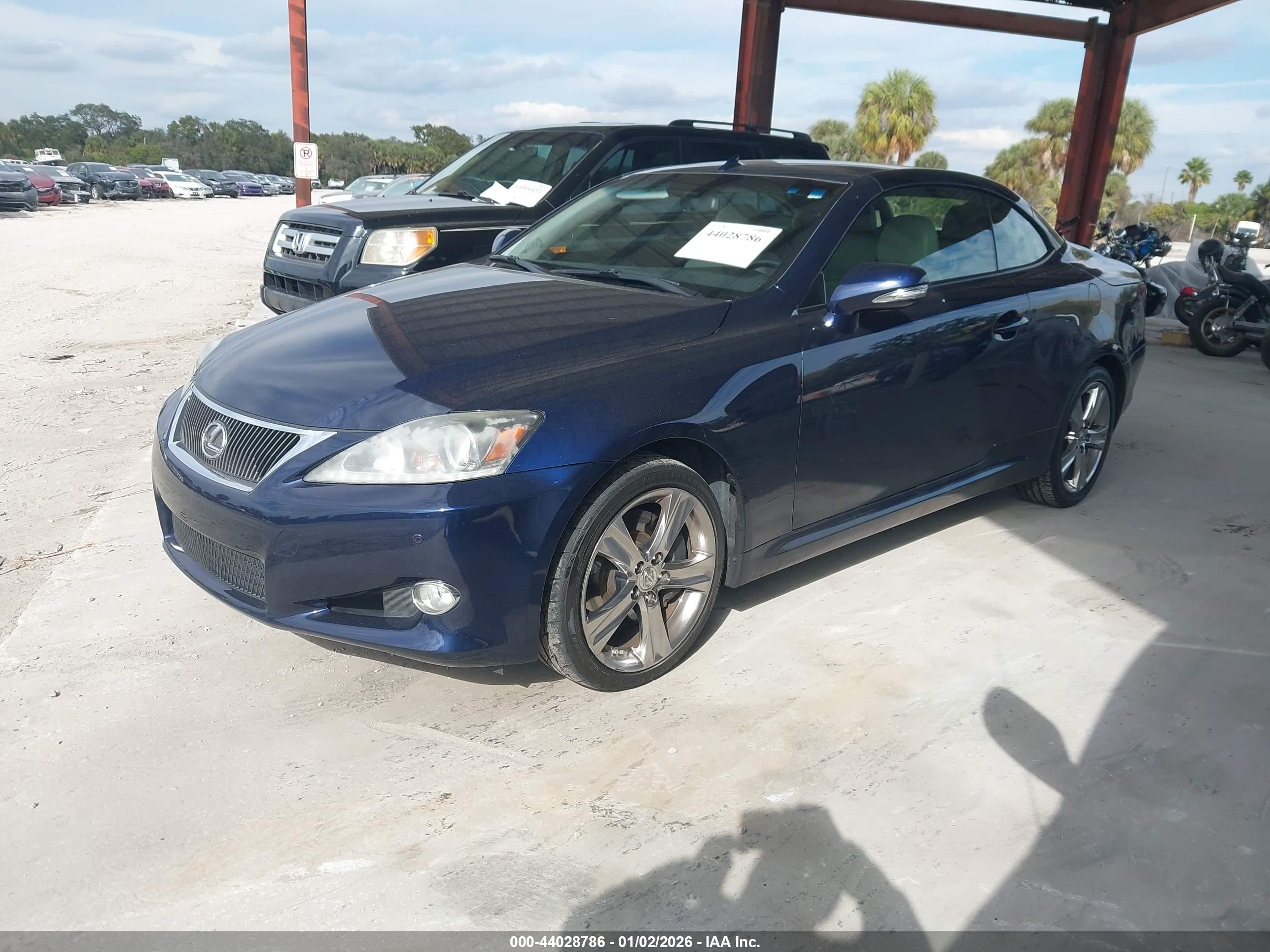 LEXUS IS image 2