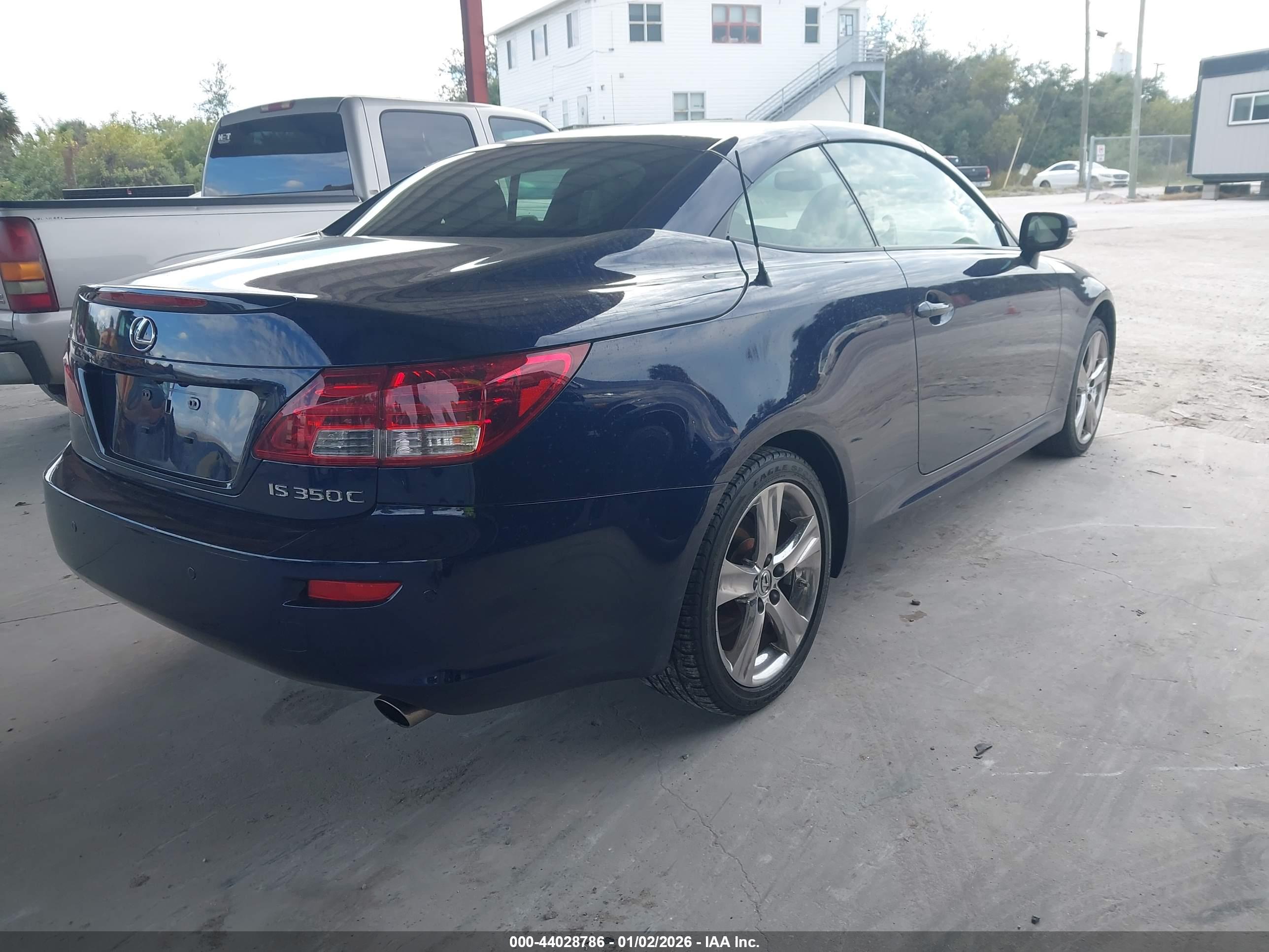 LEXUS IS image 4