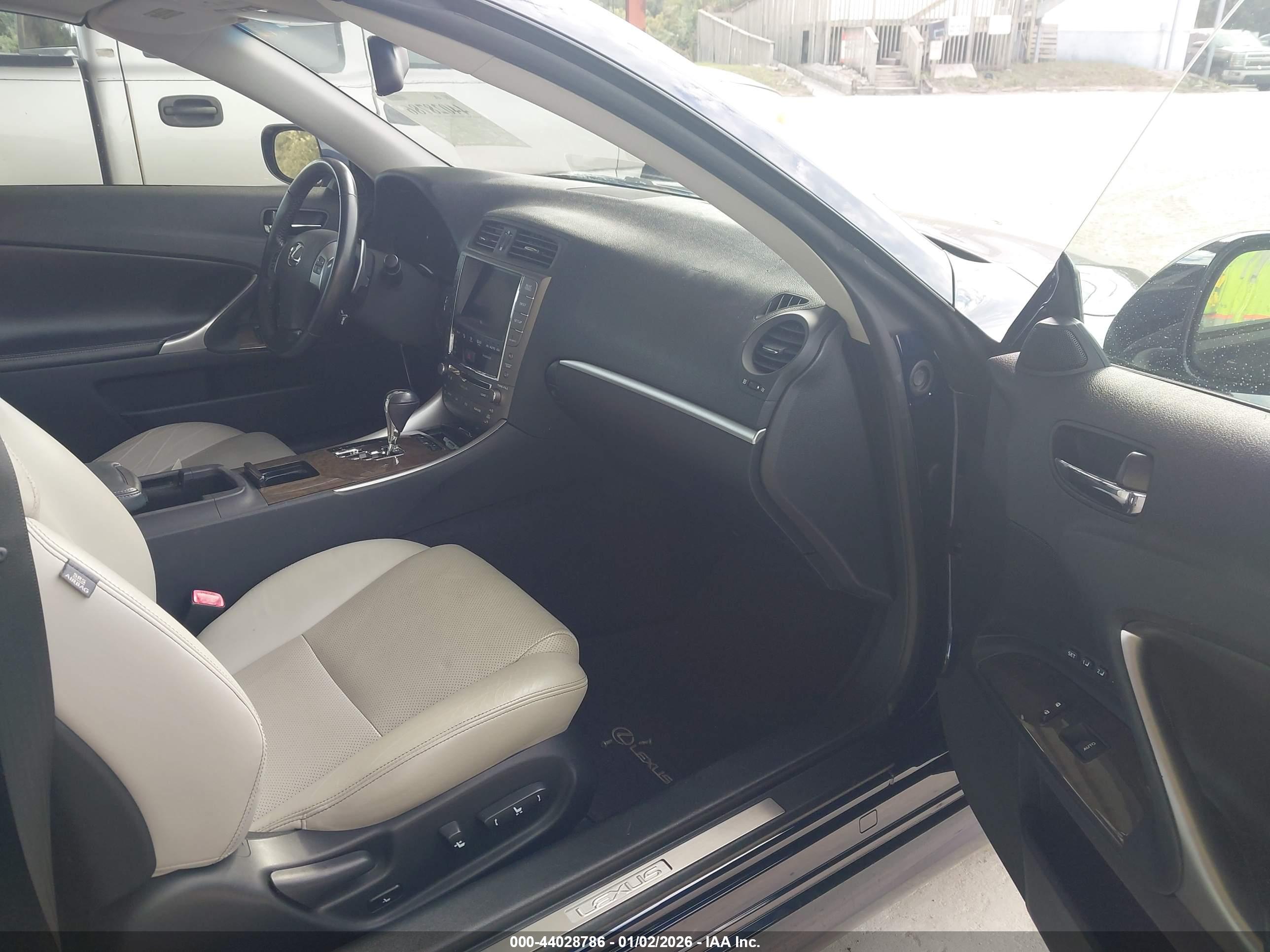 LEXUS IS image 5