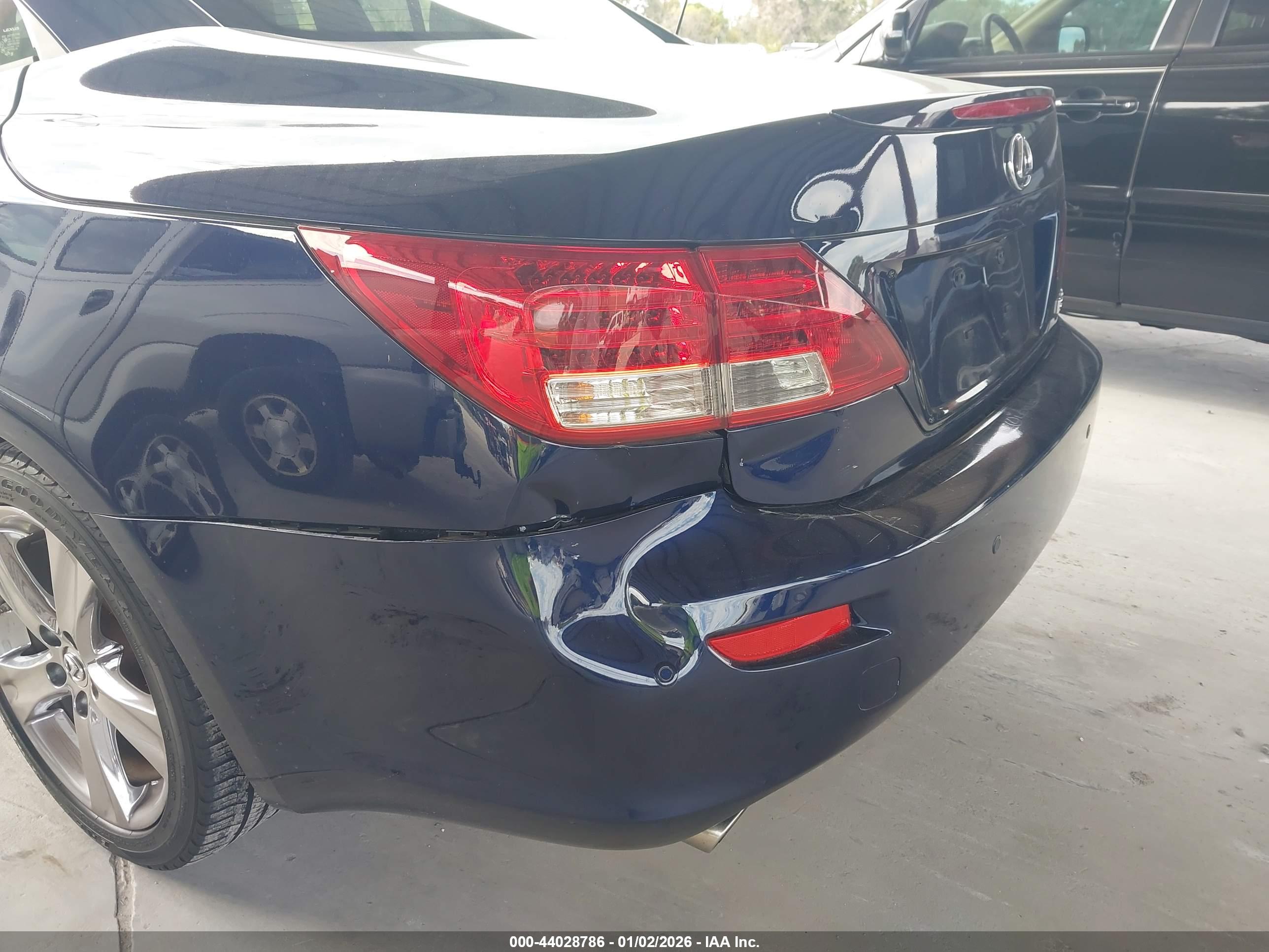 LEXUS IS image 6