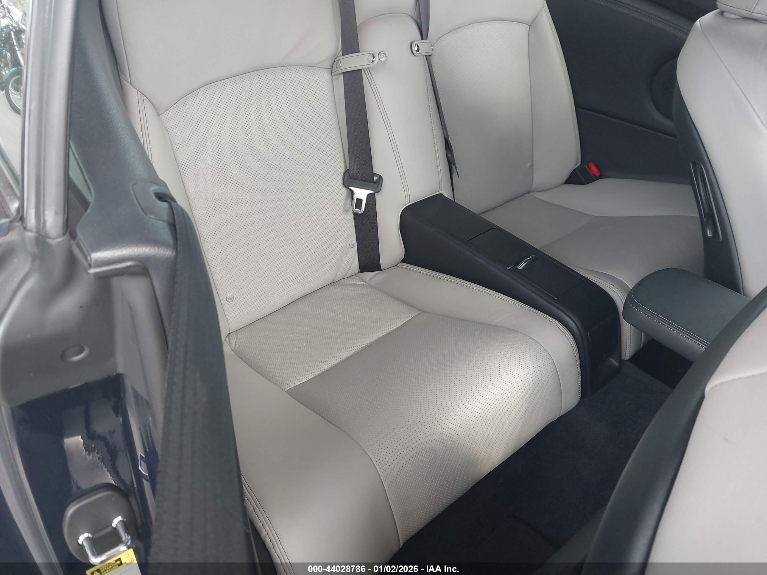 LEXUS IS image 8
