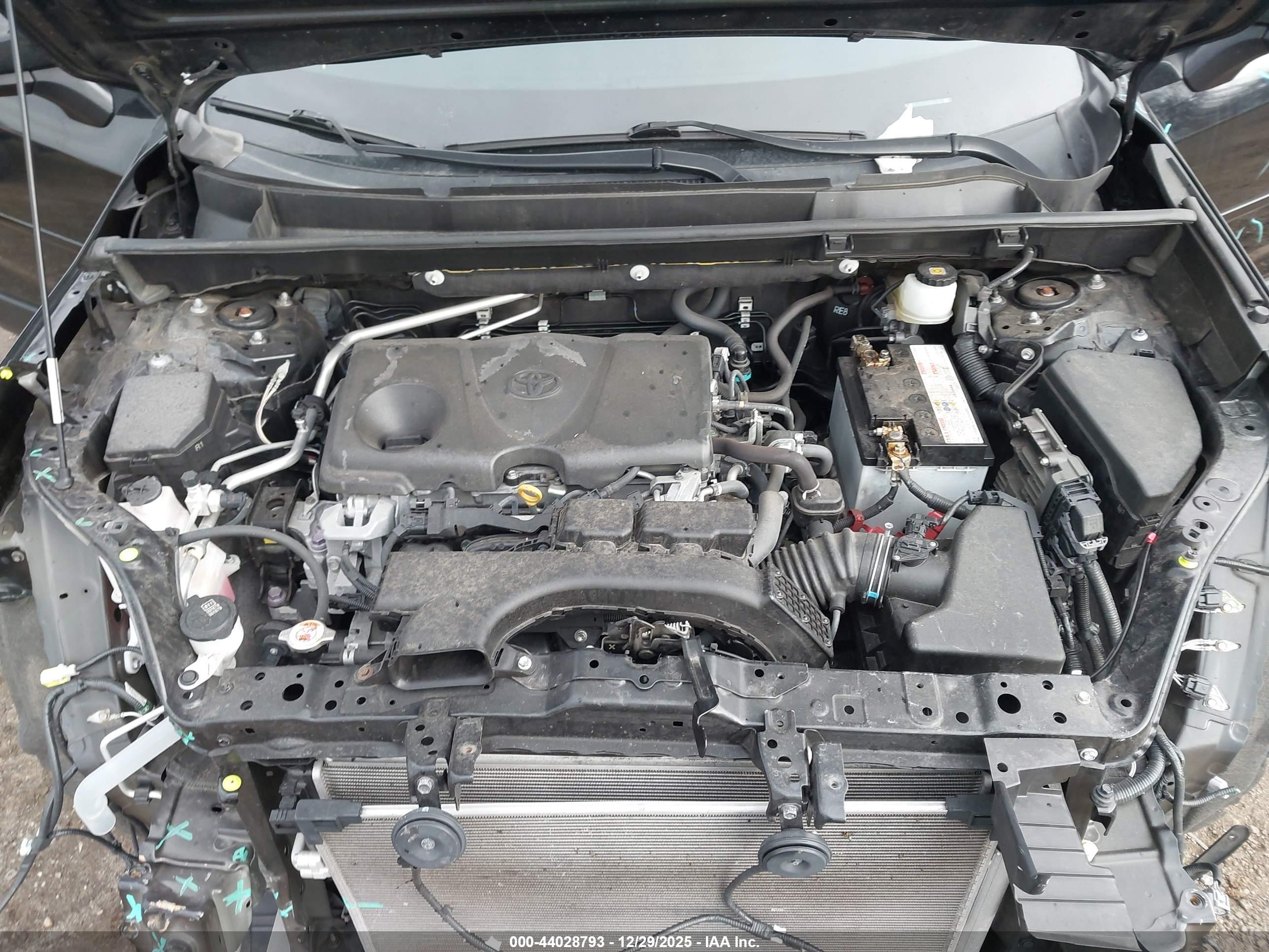 TOYOTA RAV4 image 10