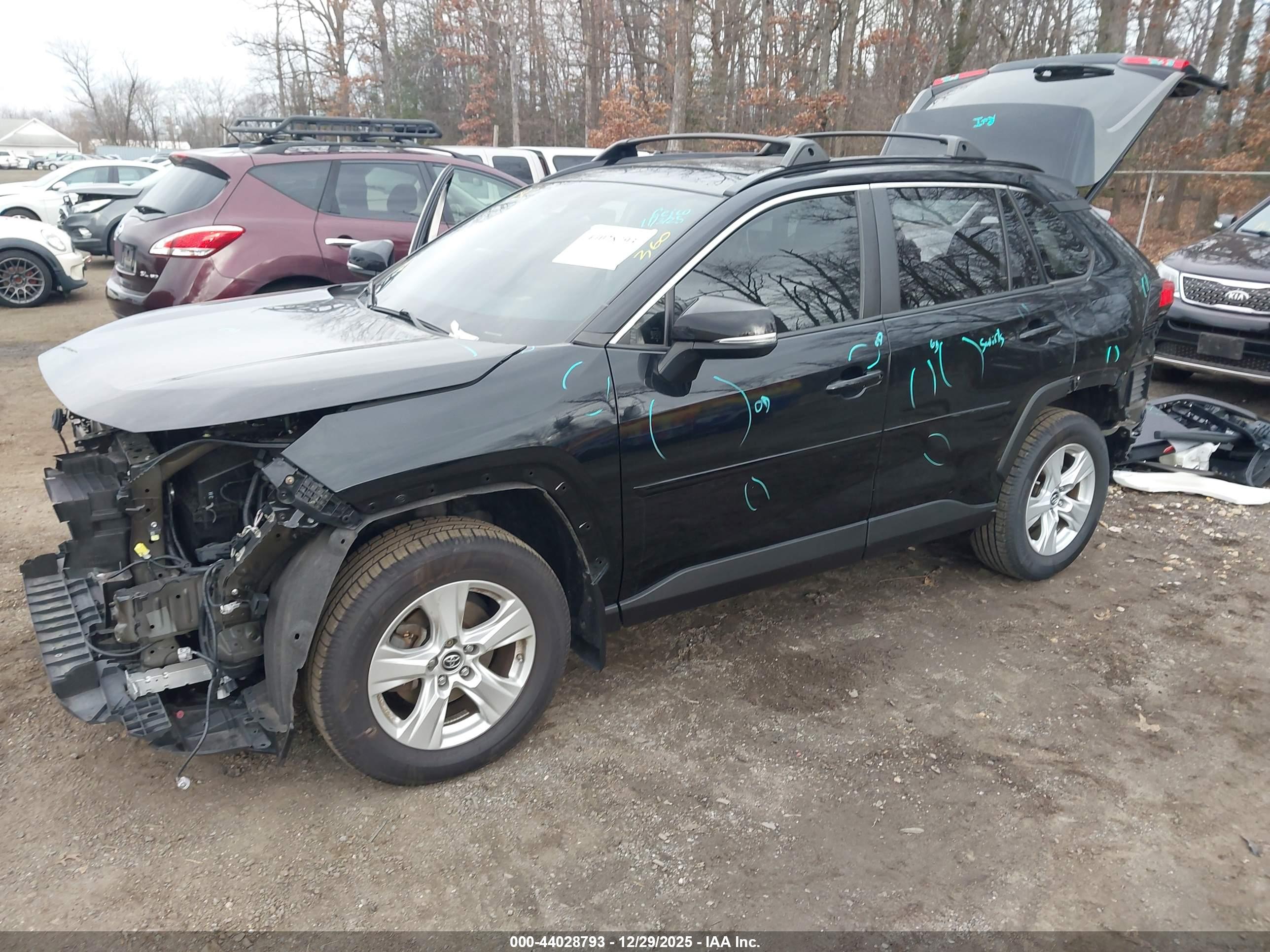TOYOTA RAV4 image 2